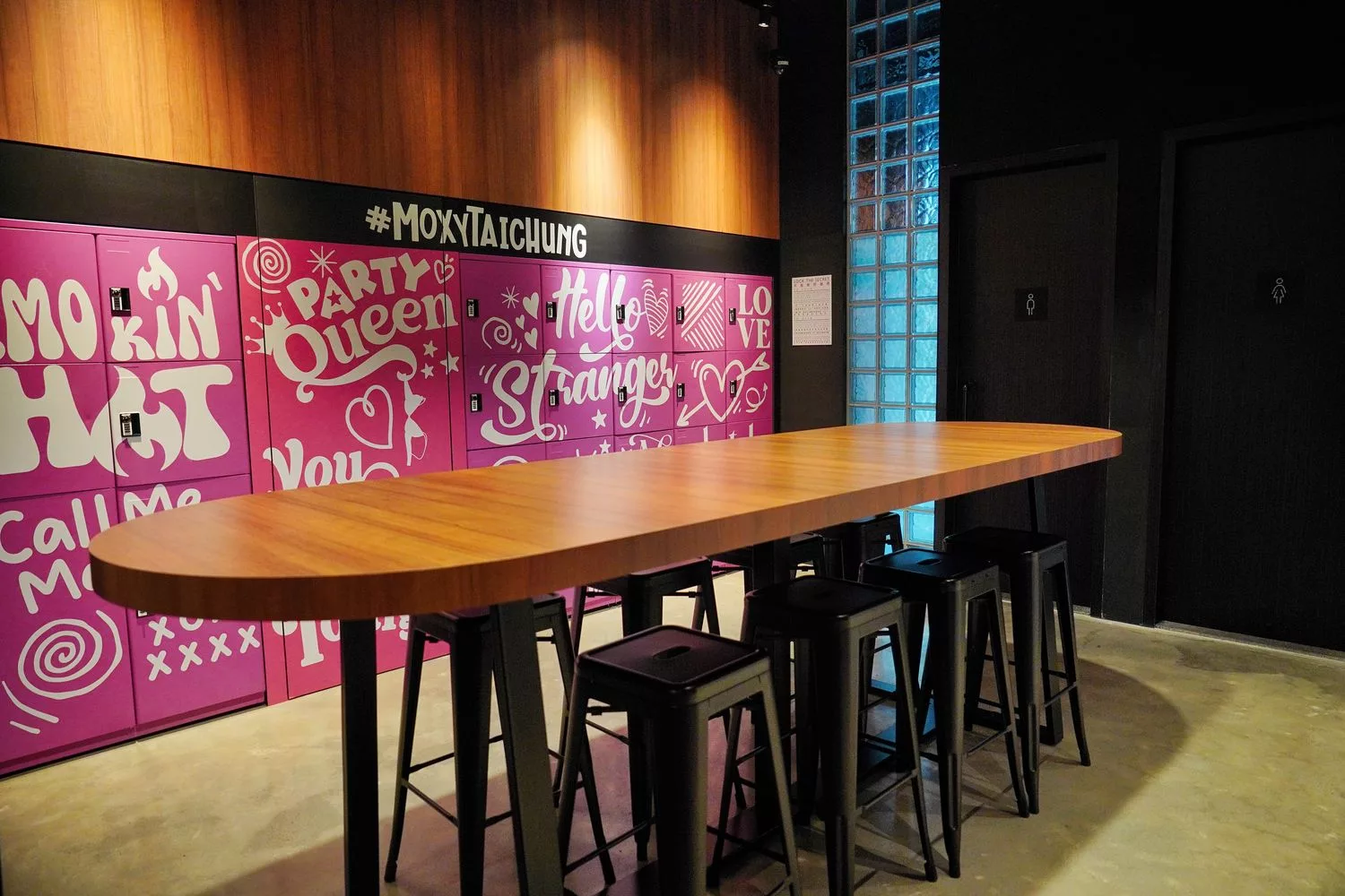 【台中豐邑moxy酒店】台中高空酒吧飯店，時尚潮流地標，頂樓露天酒吧享百萬夜景! @混血珊莎的奇幻旅程