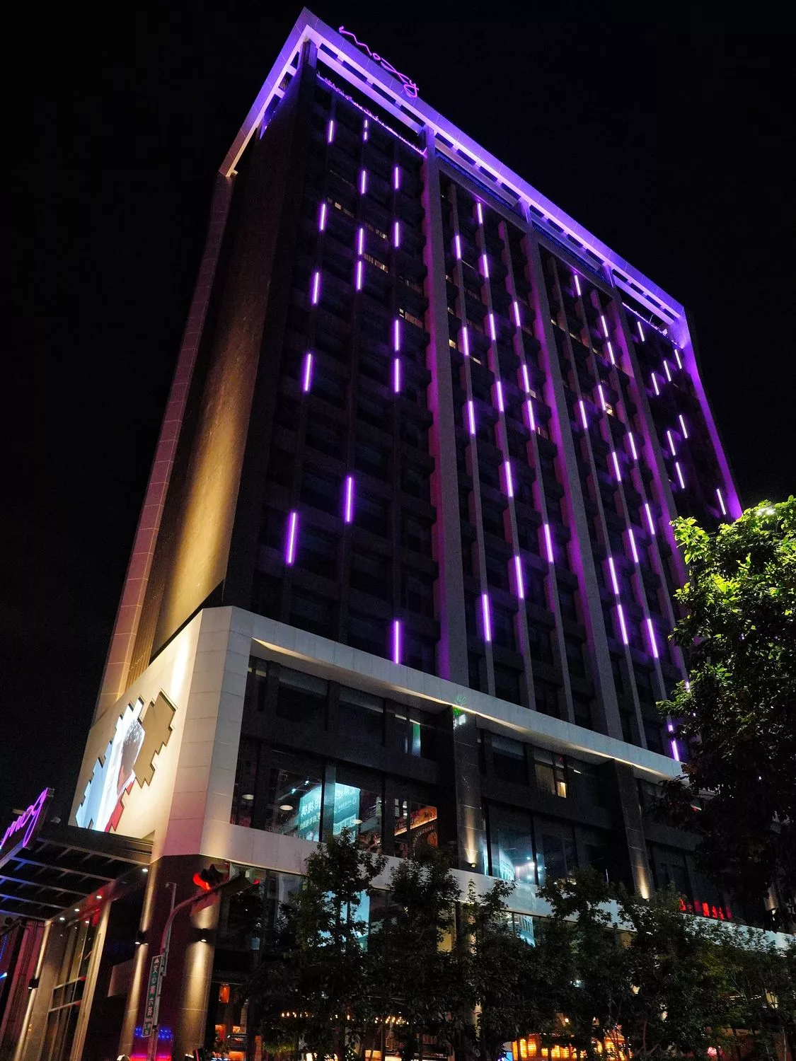 【台中豐邑moxy酒店】台中高空酒吧飯店，時尚潮流地標，頂樓露天酒吧享百萬夜景! @混血珊莎的奇幻旅程