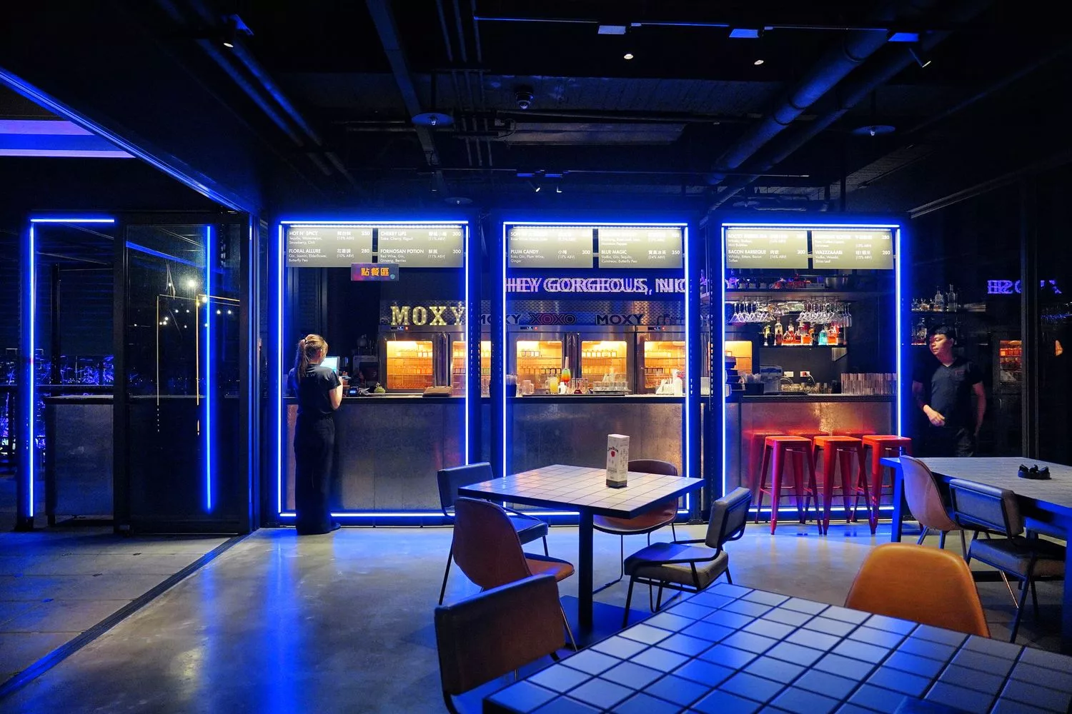 【台中豐邑moxy酒店】台中高空酒吧飯店，時尚潮流地標，頂樓露天酒吧享百萬夜景! @混血珊莎的奇幻旅程