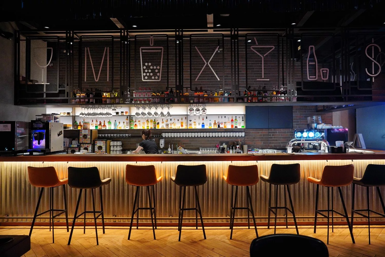 【台中豐邑moxy酒店】台中高空酒吧飯店，時尚潮流地標，頂樓露天酒吧享百萬夜景! @混血珊莎的奇幻旅程