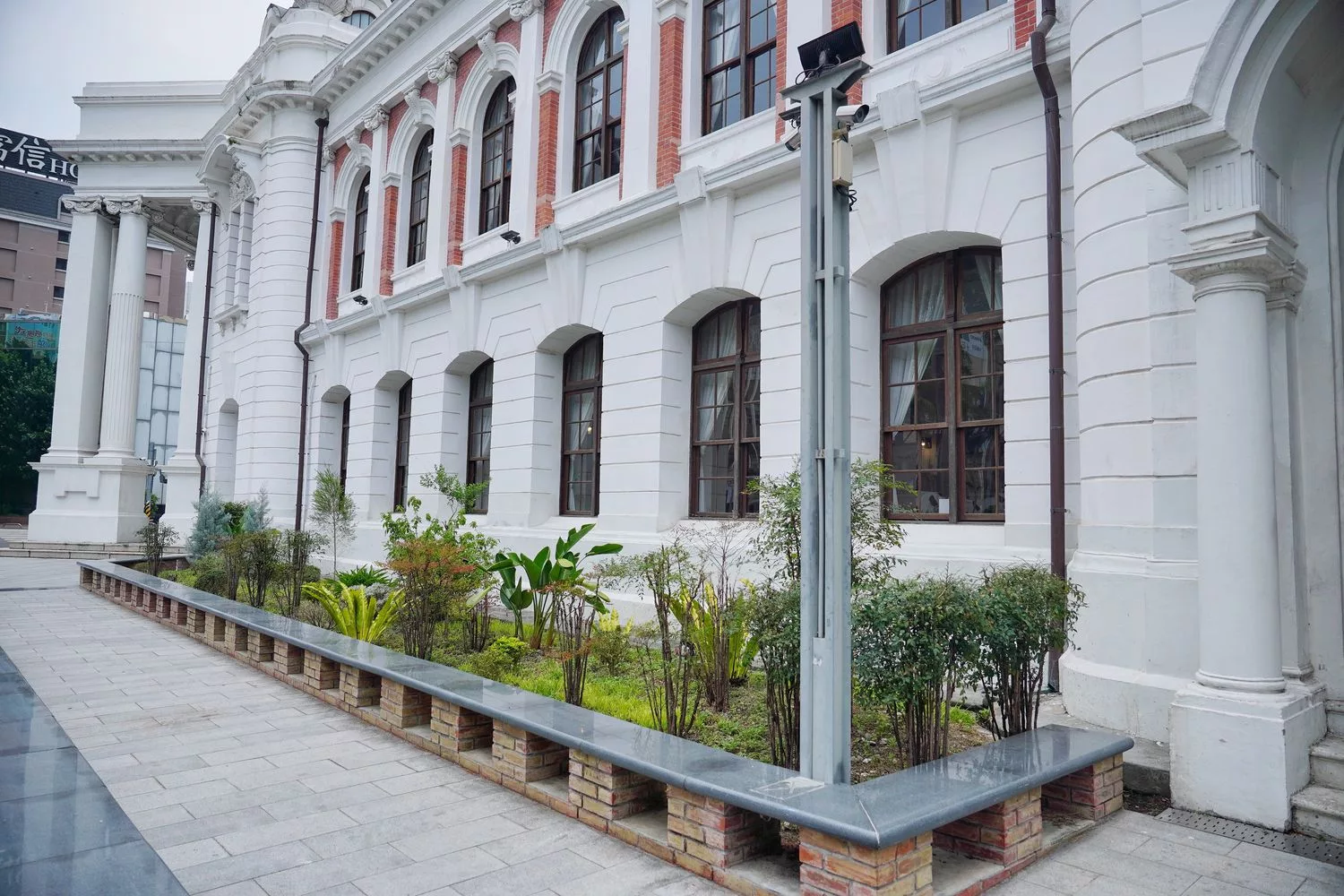 【台中西區景點】台中市役所，舊城區巴洛克建築，選物店手作飲品餐廳通通有! @混血珊莎的奇幻旅程