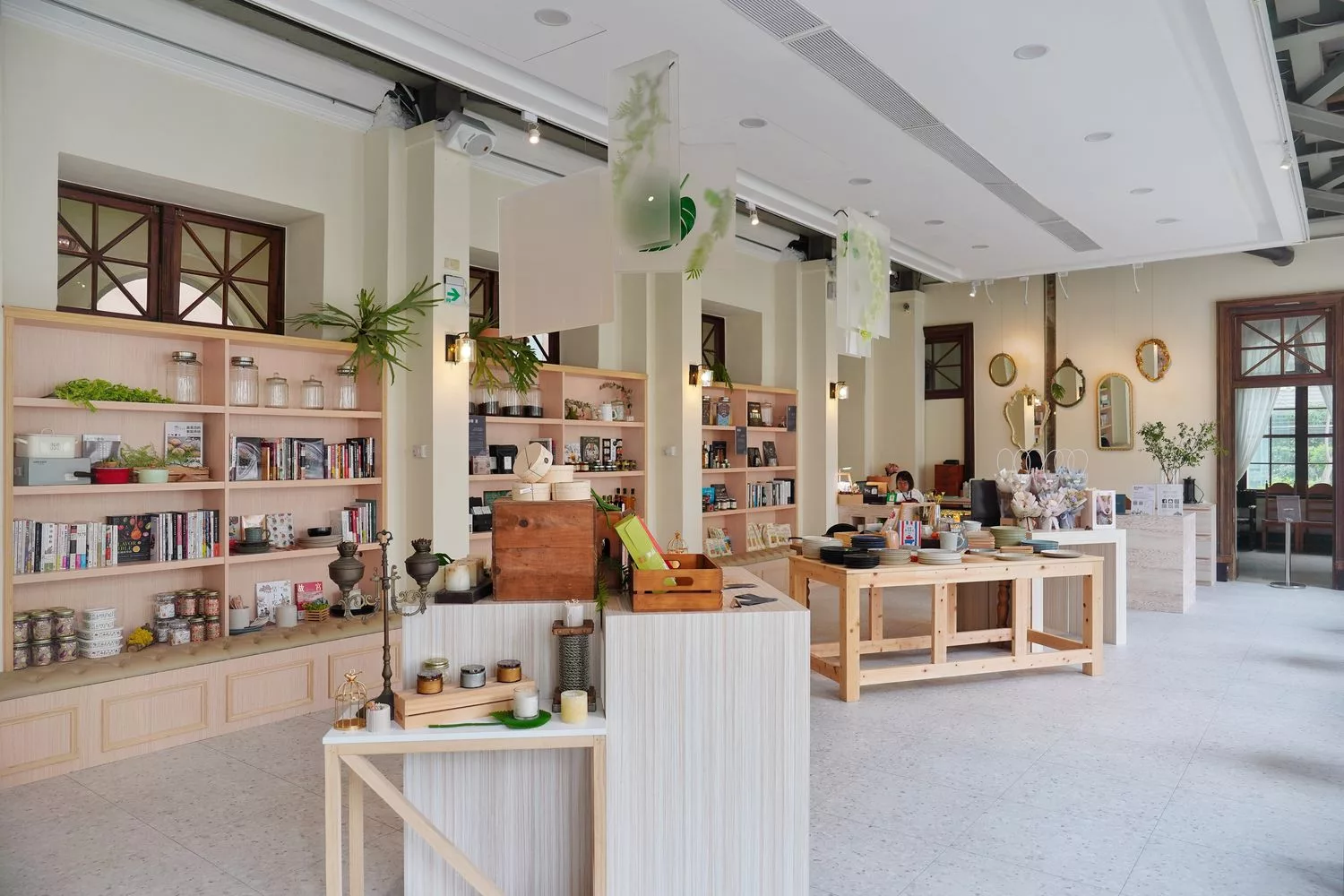 【台中西區景點】台中市役所，舊城區巴洛克建築，選物店手作飲品餐廳通通有! @混血珊莎的奇幻旅程