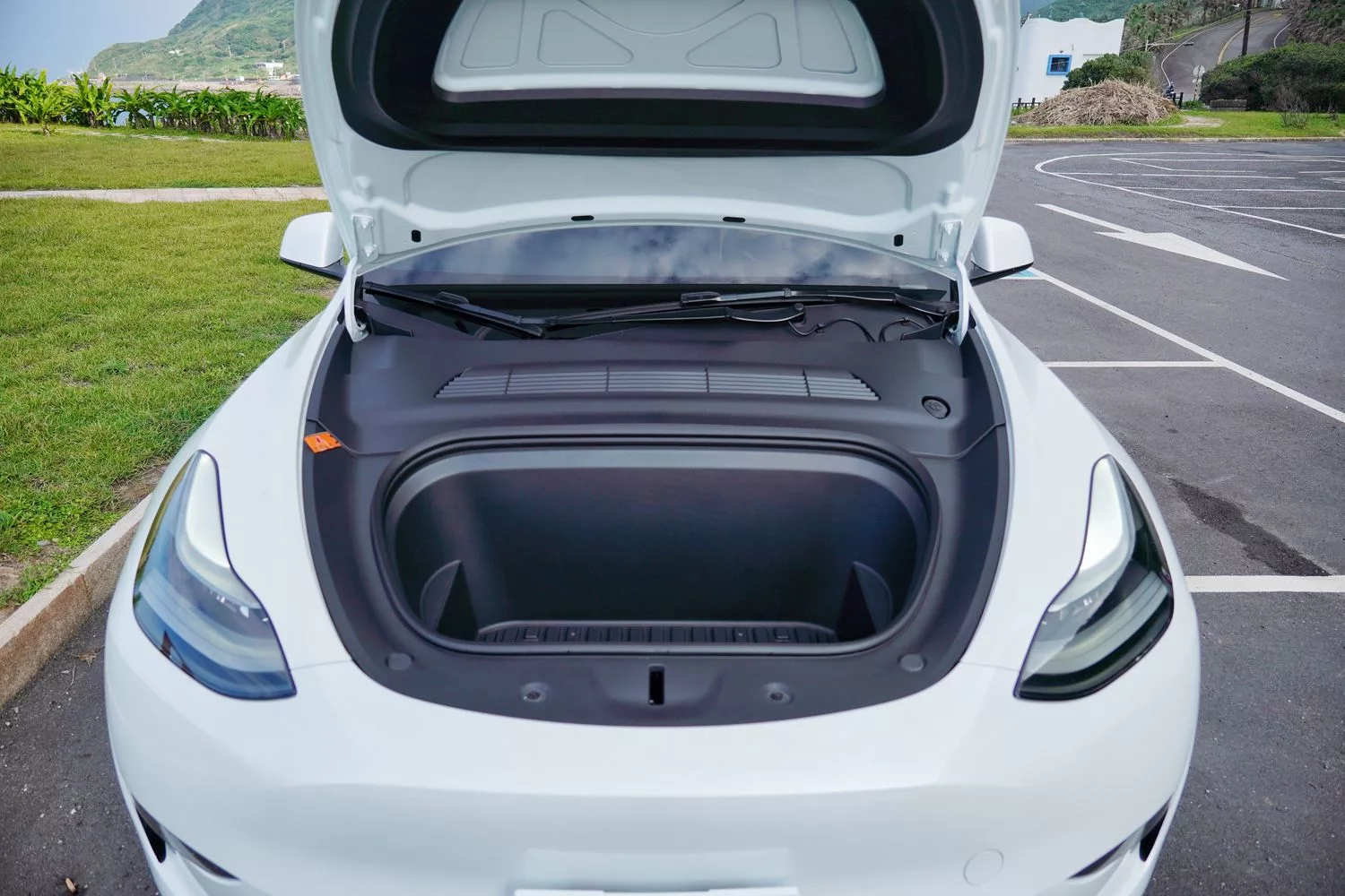 【特斯拉租車】UDRIVE 悠駕租車 專人送車到府，特斯拉租賃方案比較，實租心得分享! @混血珊莎的奇幻旅程