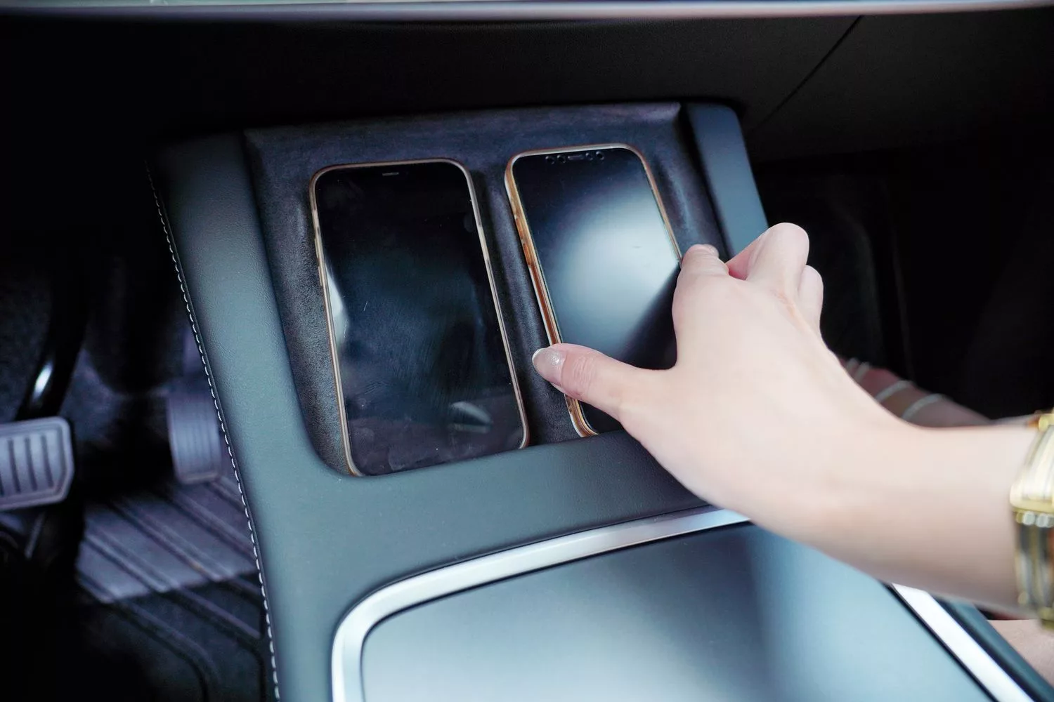 【特斯拉租車】UDRIVE 悠駕租車 專人送車到府，特斯拉租賃方案比較，實租心得分享! @混血珊莎的奇幻旅程