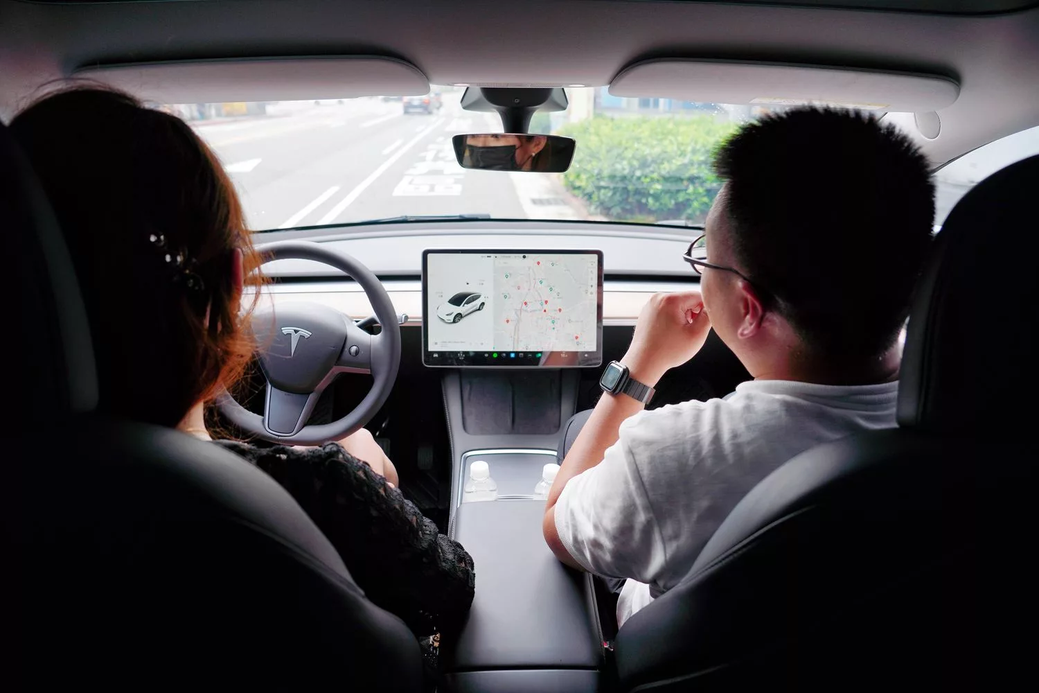 【特斯拉租車】UDRIVE 悠駕租車 專人送車到府，特斯拉租賃方案比較，實租心得分享! @混血珊莎的奇幻旅程