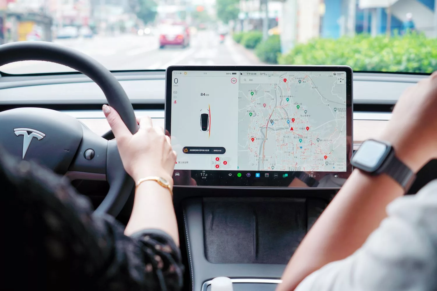 【特斯拉租車】UDRIVE 悠駕租車 專人送車到府，特斯拉租賃方案比較，實租心得分享! @混血珊莎的奇幻旅程