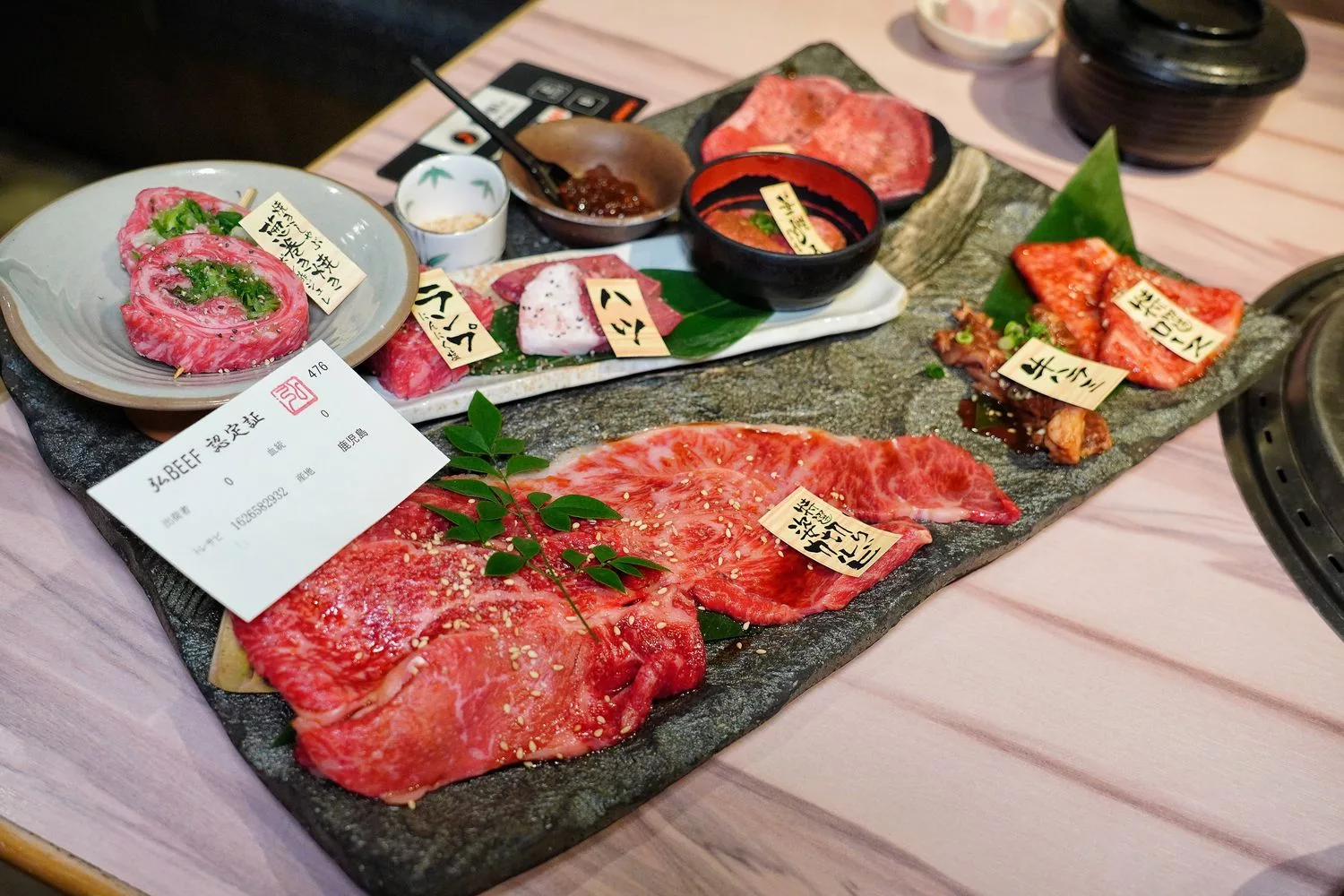 【京都燒肉推薦】京的燒肉處弘 三條木屋町店，鴨川旁的人氣名店，完整訂位教學! @混血珊莎的奇幻旅程
