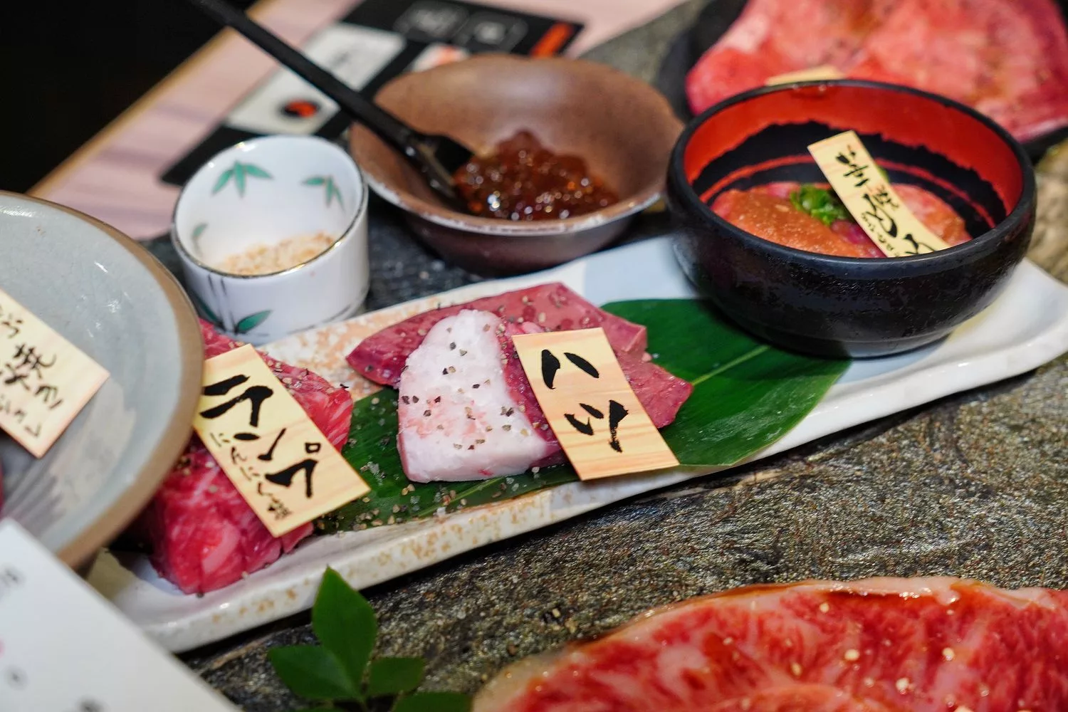 【京都燒肉推薦】京的燒肉處弘 三條木屋町店，鴨川旁的人氣名店，完整訂位教學! @混血珊莎的奇幻旅程