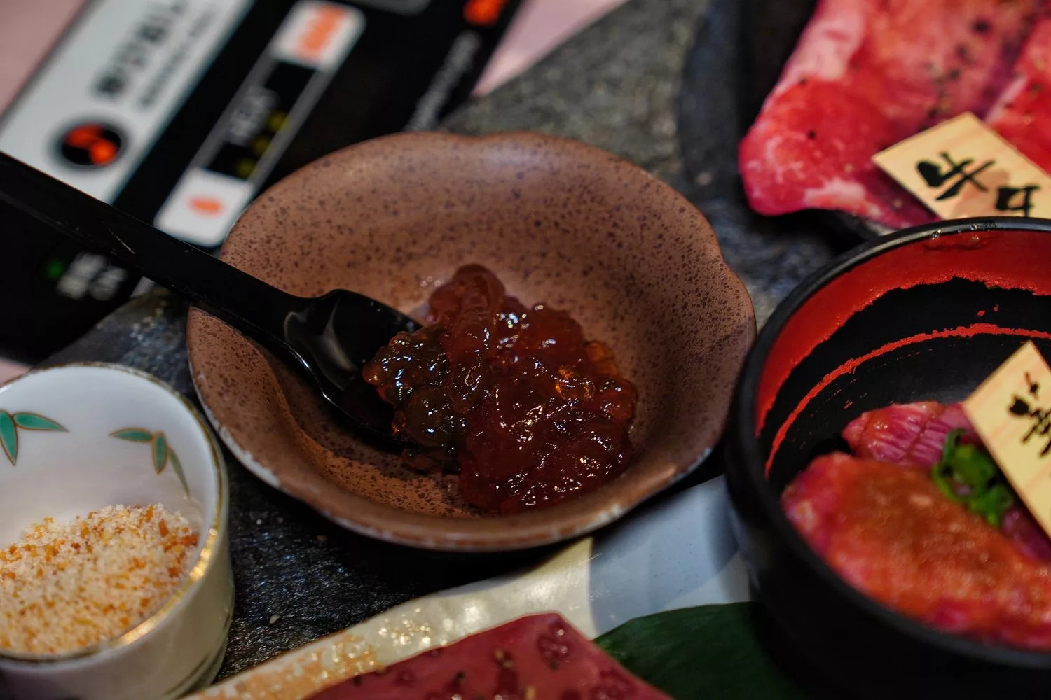 【京都燒肉推薦】京的燒肉處弘 三條木屋町店，鴨川旁的人氣名店，完整訂位教學! @混血珊莎的奇幻旅程