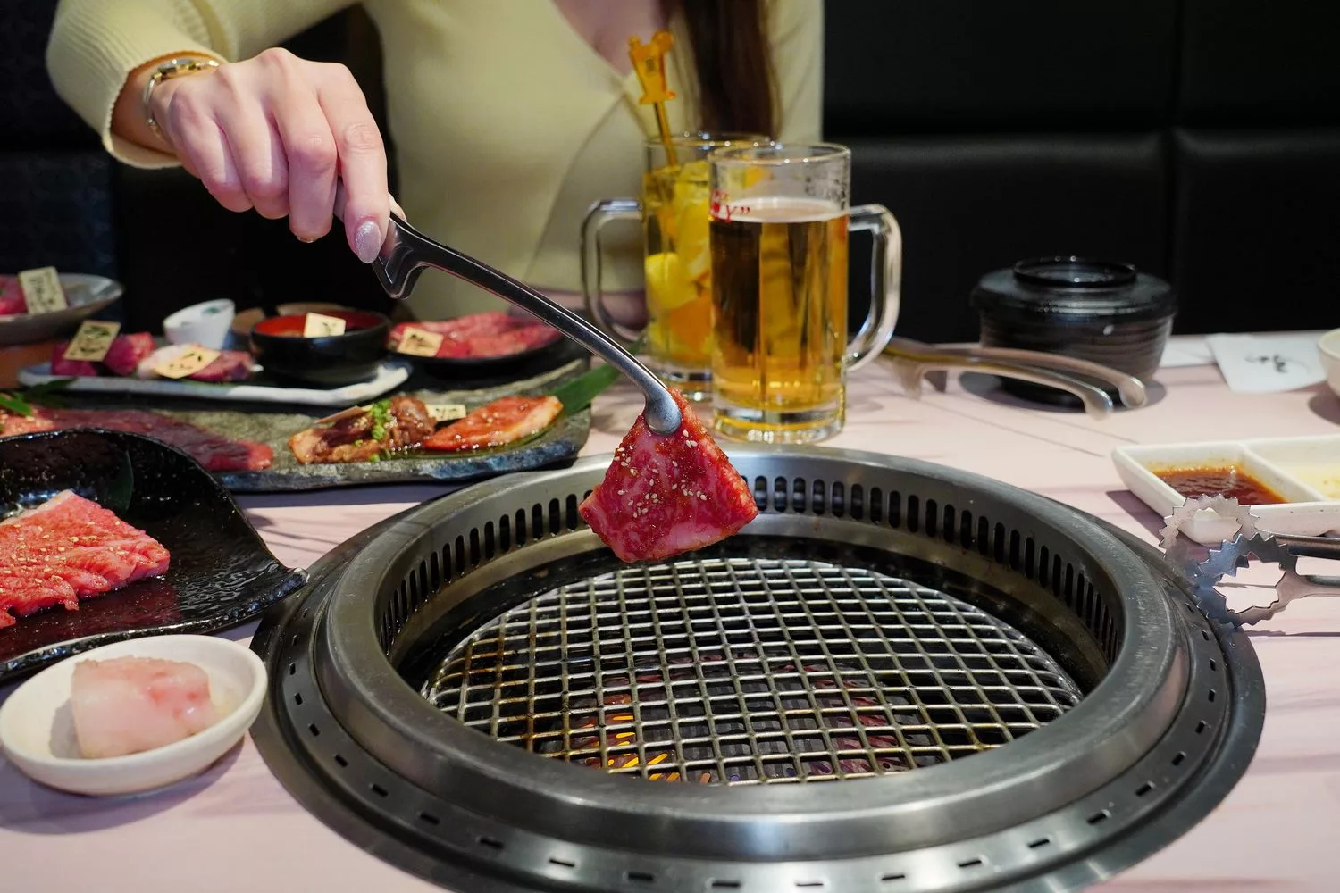 【京都燒肉推薦】京的燒肉處弘 三條木屋町店，鴨川旁的人氣名店，完整訂位教學! @混血珊莎的奇幻旅程