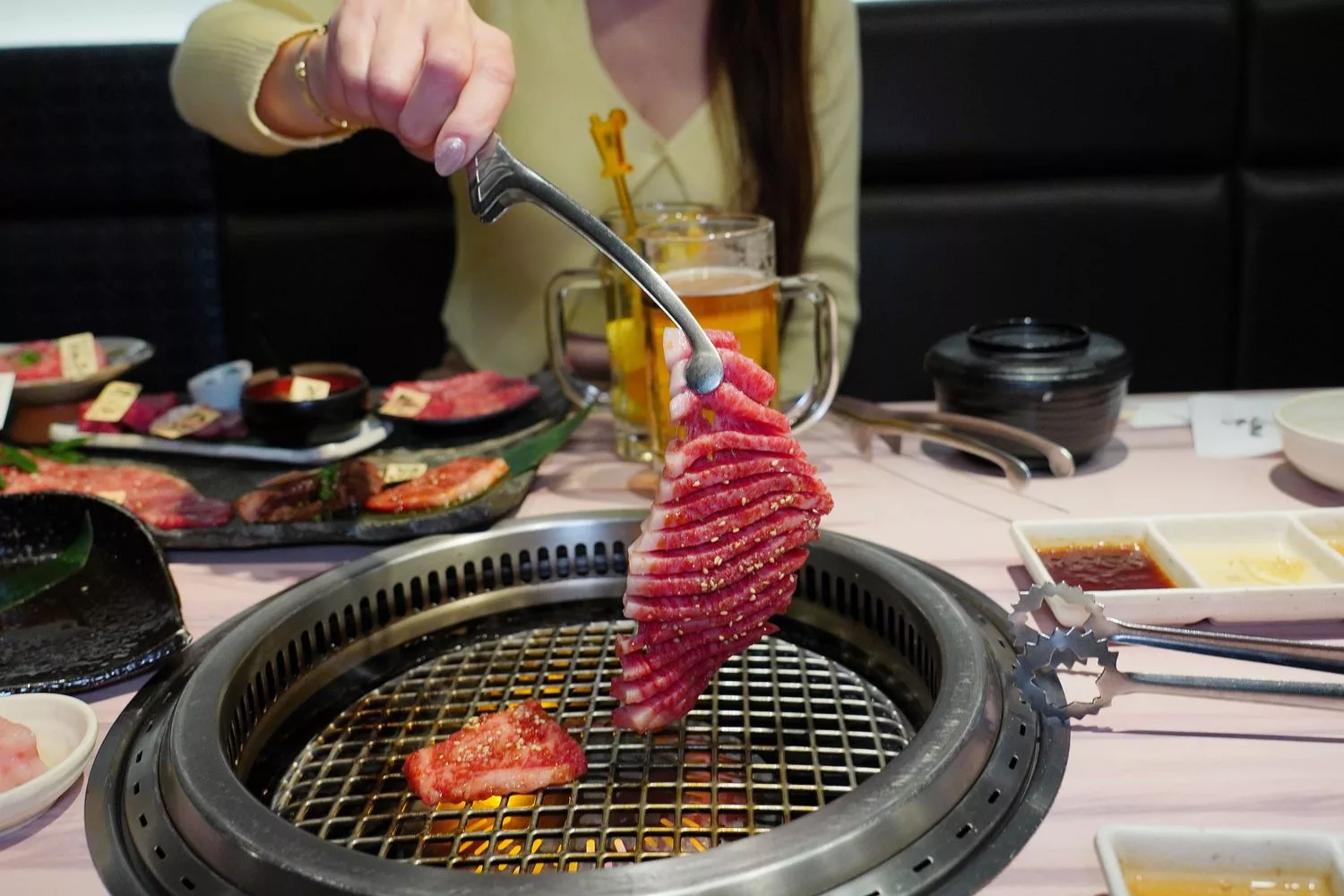 【京都燒肉推薦】京的燒肉處弘 三條木屋町店，鴨川旁的人氣名店，完整訂位教學! @混血珊莎的奇幻旅程