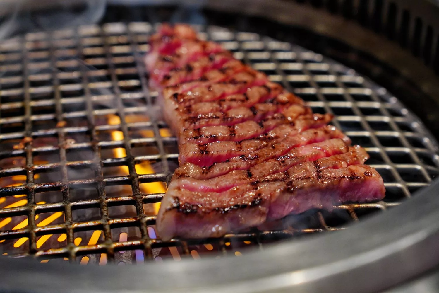 【京都燒肉推薦】京的燒肉處弘 三條木屋町店，鴨川旁的人氣名店，完整訂位教學! @混血珊莎的奇幻旅程