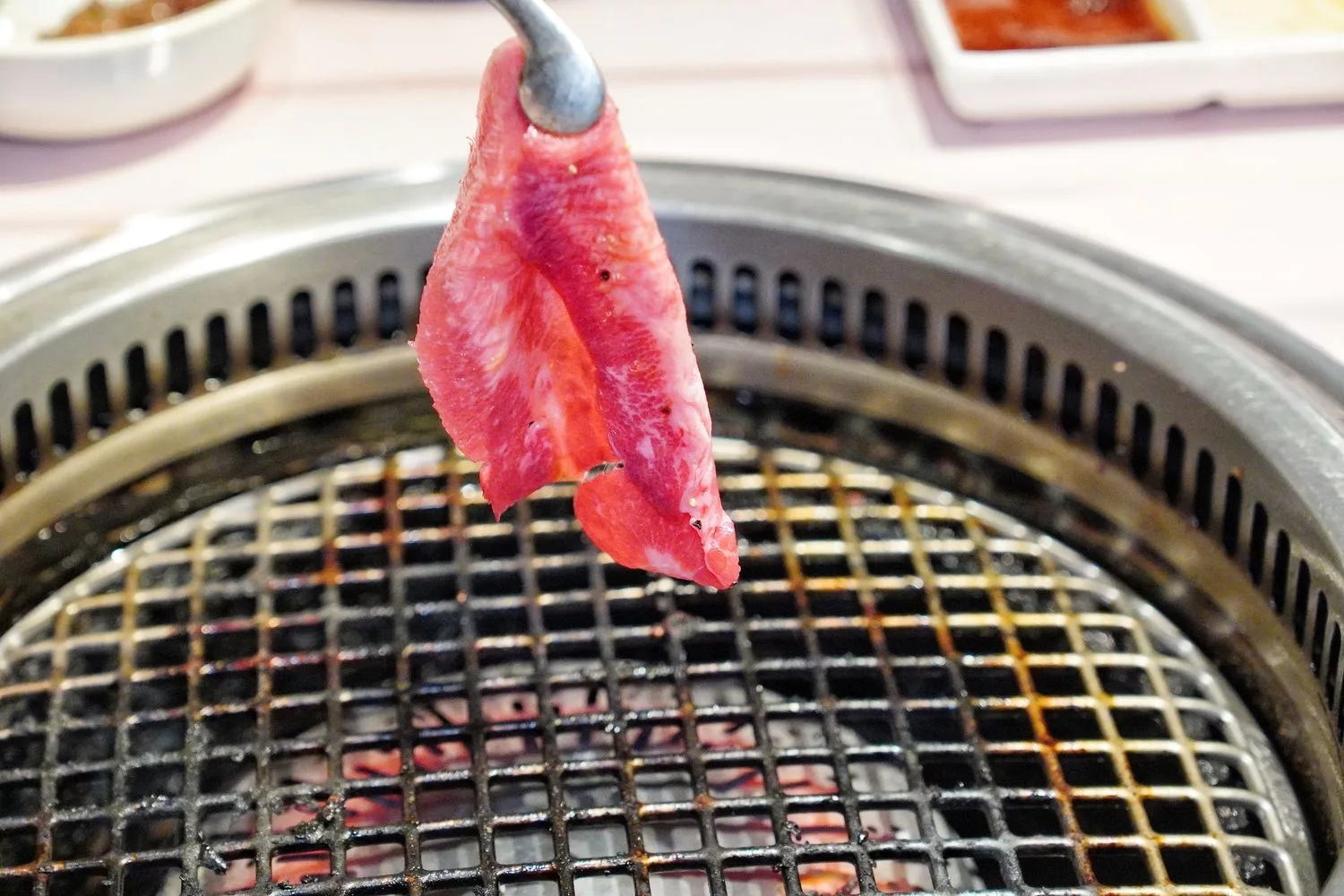 【京都燒肉推薦】京的燒肉處弘 三條木屋町店，鴨川旁的人氣名店，完整訂位教學! @混血珊莎的奇幻旅程