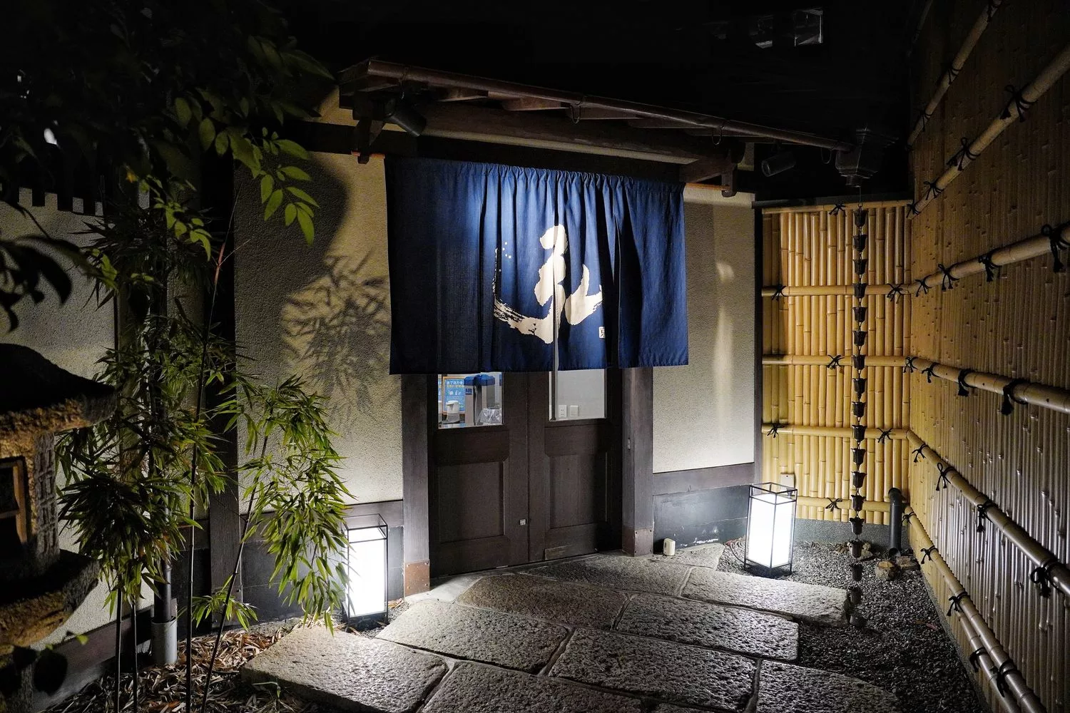 【京都燒肉推薦】京的燒肉處弘 三條木屋町店，鴨川旁的人氣名店，完整訂位教學! @混血珊莎的奇幻旅程
