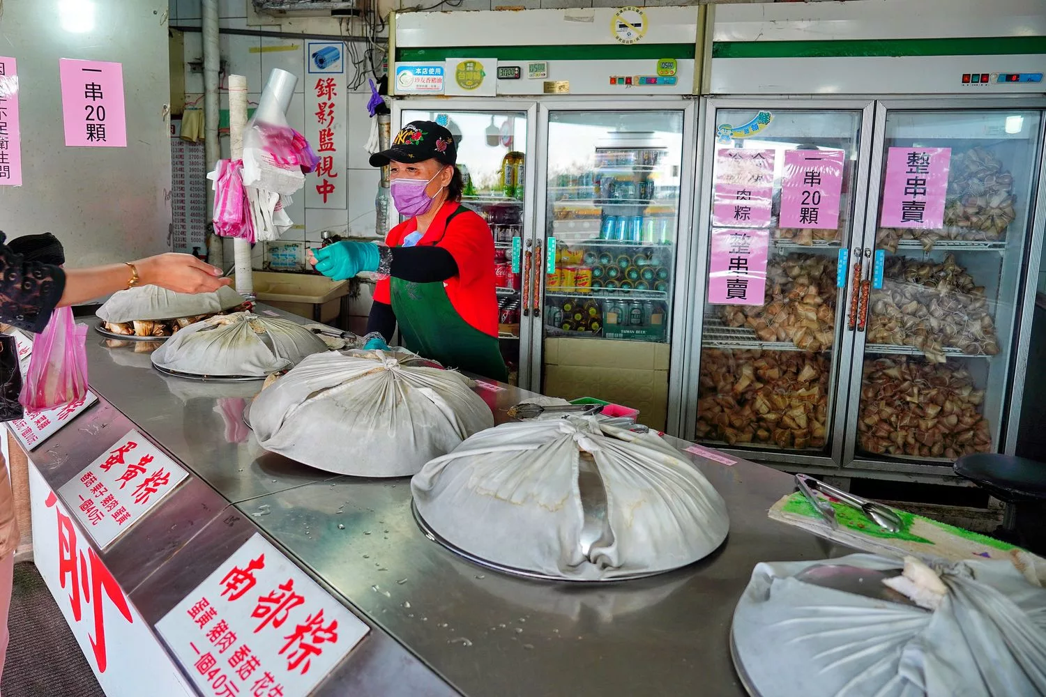 【俞家肉粽】北海岸 24 小時營業，一顆只要 15 元起，必吃平價美食! @混血珊莎的奇幻旅程
