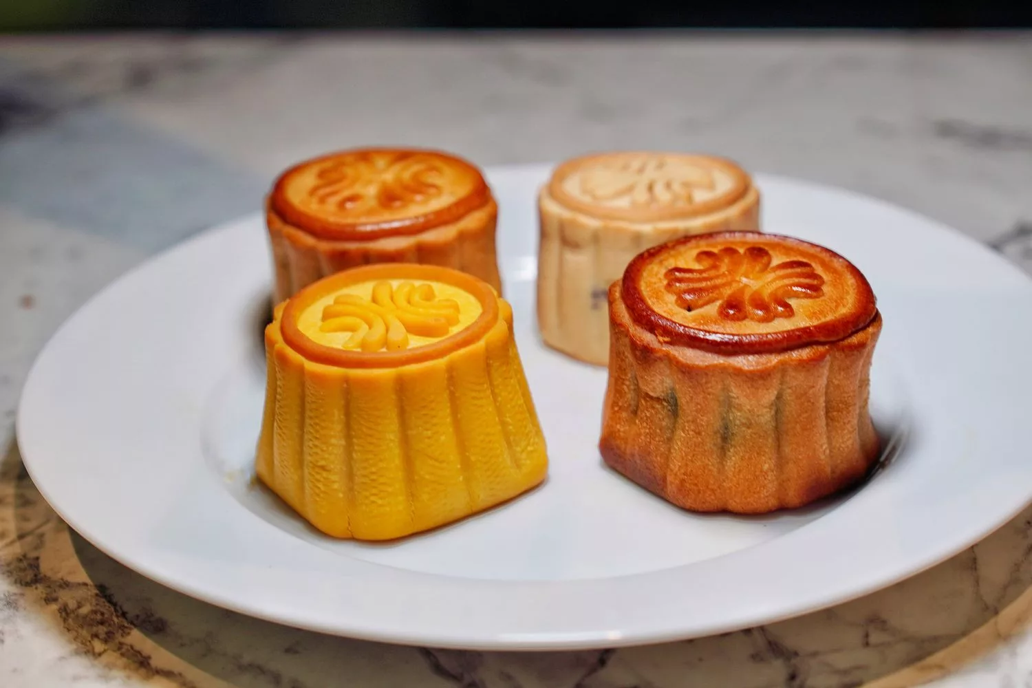 【中秋禮盒推薦】 2023 漢來情月中秋月餅禮盒，漢來大飯店月餅年節送禮首選，獨家早鳥免運優惠! @混血珊莎的奇幻旅程
