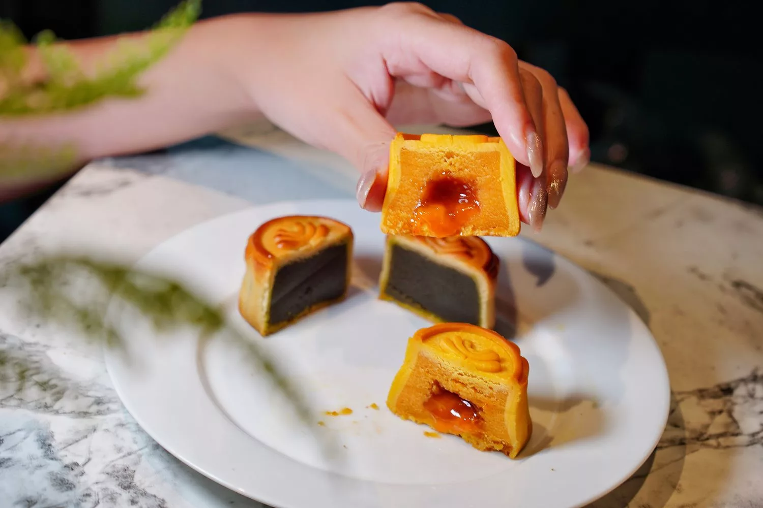 【中秋禮盒推薦】 2023 漢來情月中秋月餅禮盒，漢來大飯店月餅年節送禮首選，獨家早鳥免運優惠! @混血珊莎的奇幻旅程