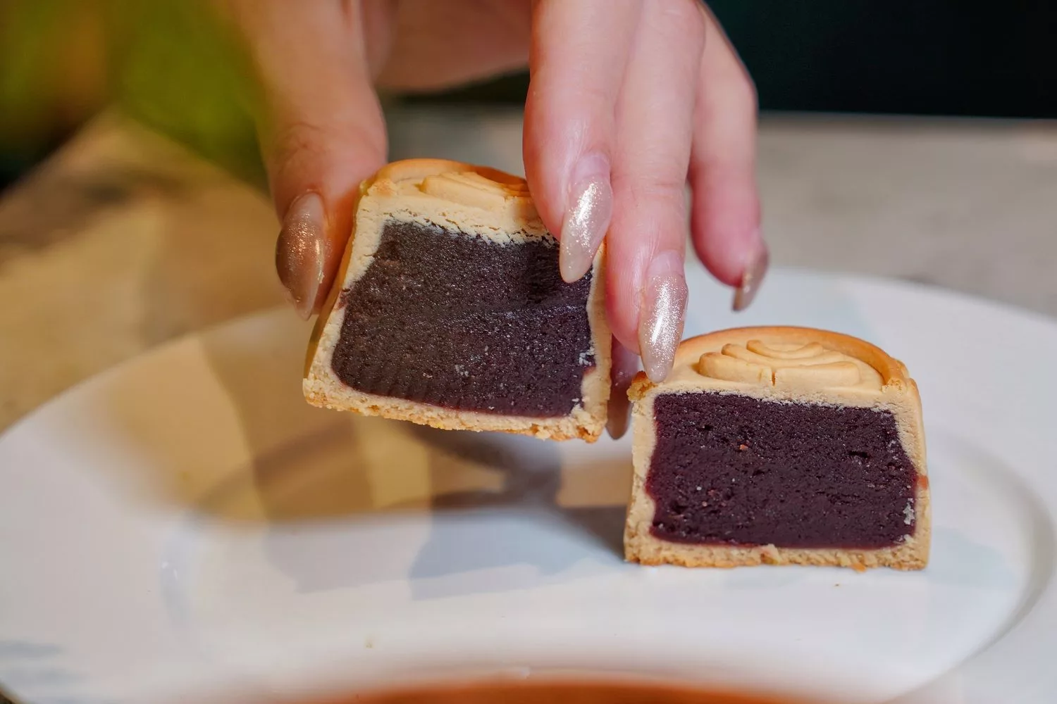 【中秋禮盒推薦】 2023 漢來情月中秋月餅禮盒，漢來大飯店月餅年節送禮首選，獨家早鳥免運優惠! @混血珊莎的奇幻旅程