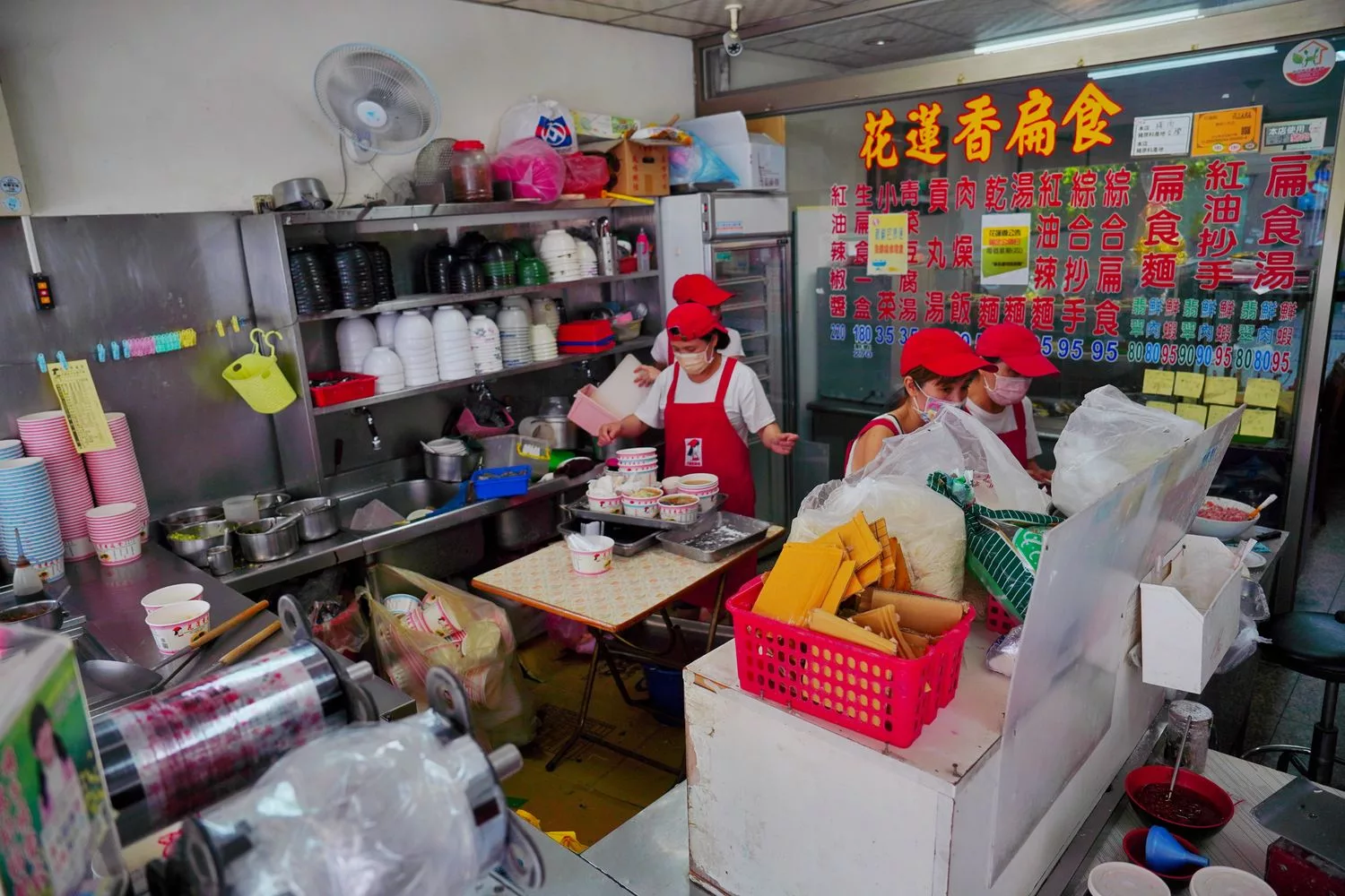 【花蓮扁食推薦】花蓮香扁食慈濟店，香醇湯頭皮薄肉多，還吃得到整隻蝦子! @混血珊莎的奇幻旅程