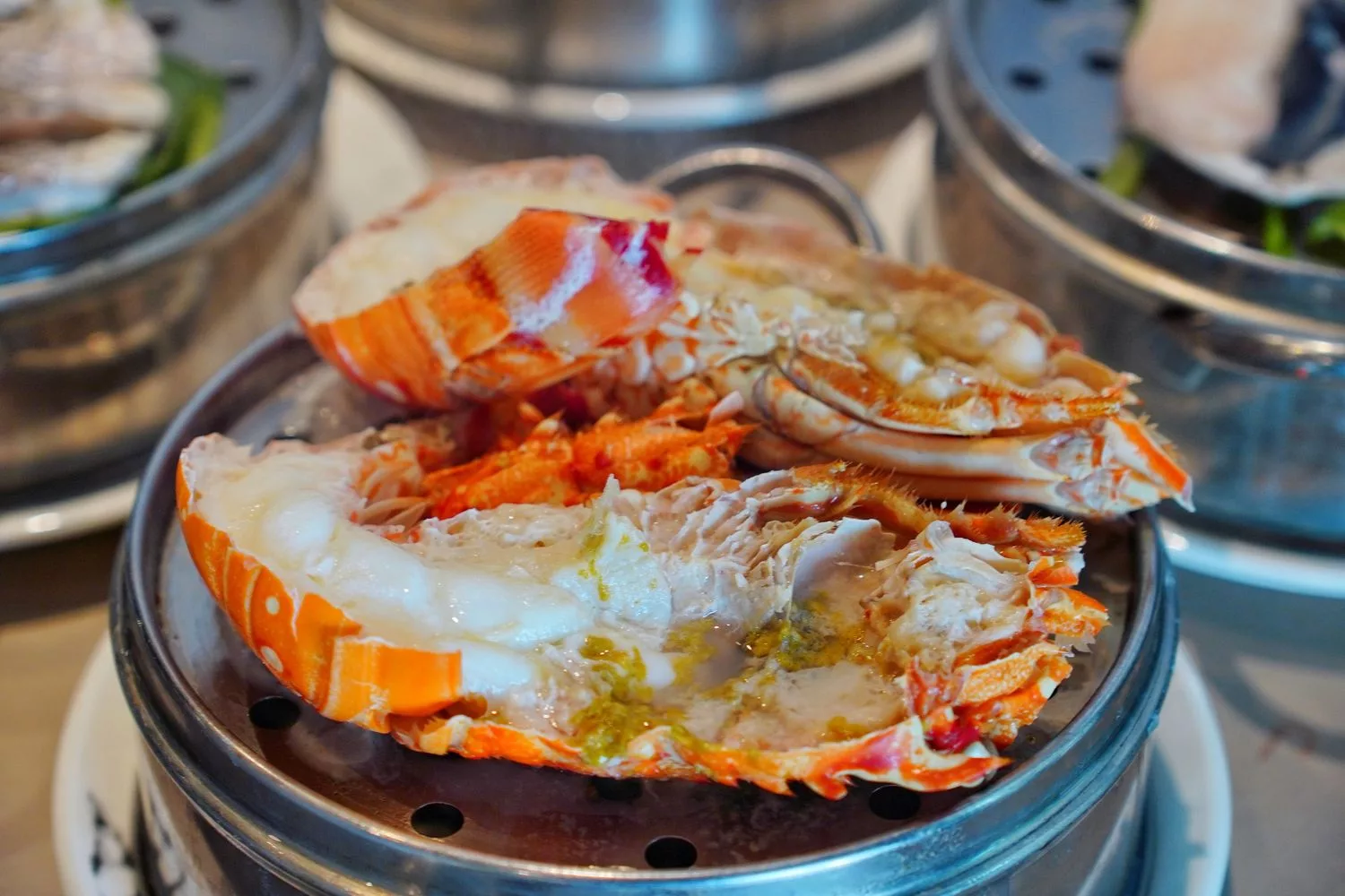【台中海鮮塔推薦】8德司創意餐館逢甲店，超澎湃101海鮮塔，還有麻辣鍋、義大利麵跟調酒嗨翻全場! @混血珊莎的奇幻旅程
