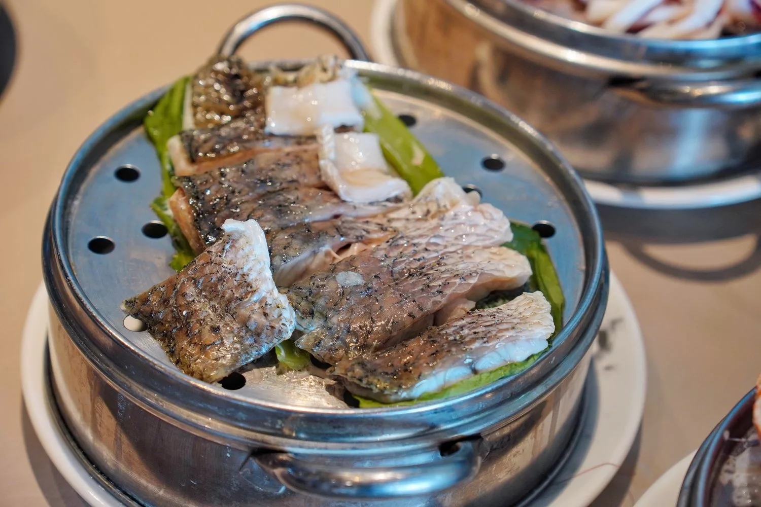 【台中海鮮塔推薦】8德司創意餐館逢甲店，超澎湃101海鮮塔，還有麻辣鍋、義大利麵跟調酒嗨翻全場! @混血珊莎的奇幻旅程