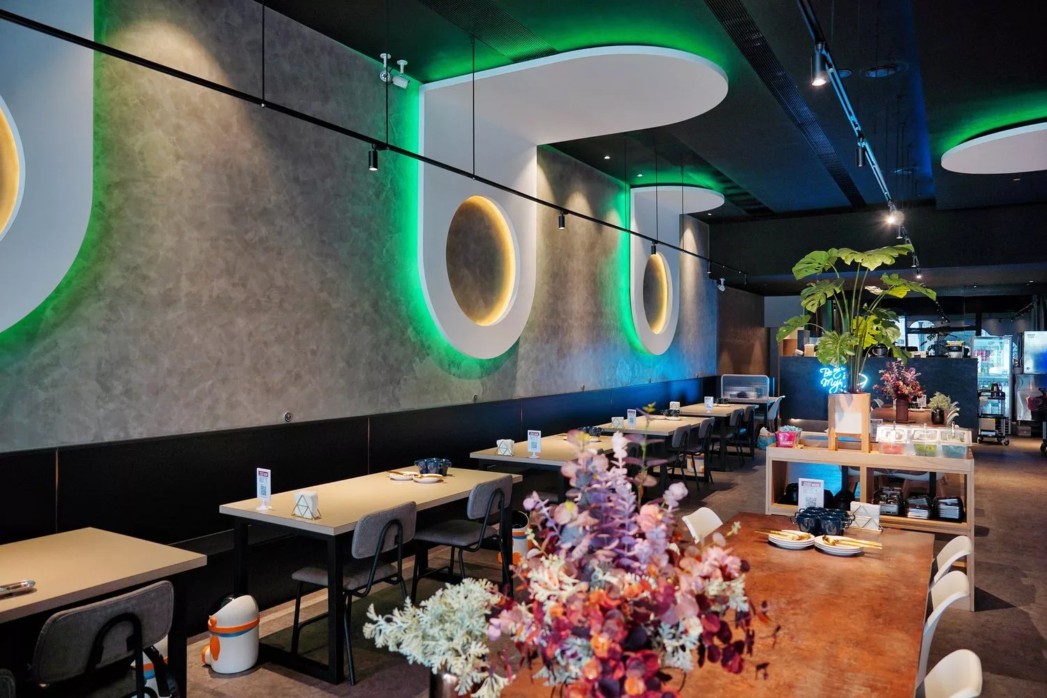 【台中海鮮塔推薦】8德司創意餐館逢甲店，超澎湃101海鮮塔，還有麻辣鍋、義大利麵跟調酒嗨翻全場! @混血珊莎的奇幻旅程