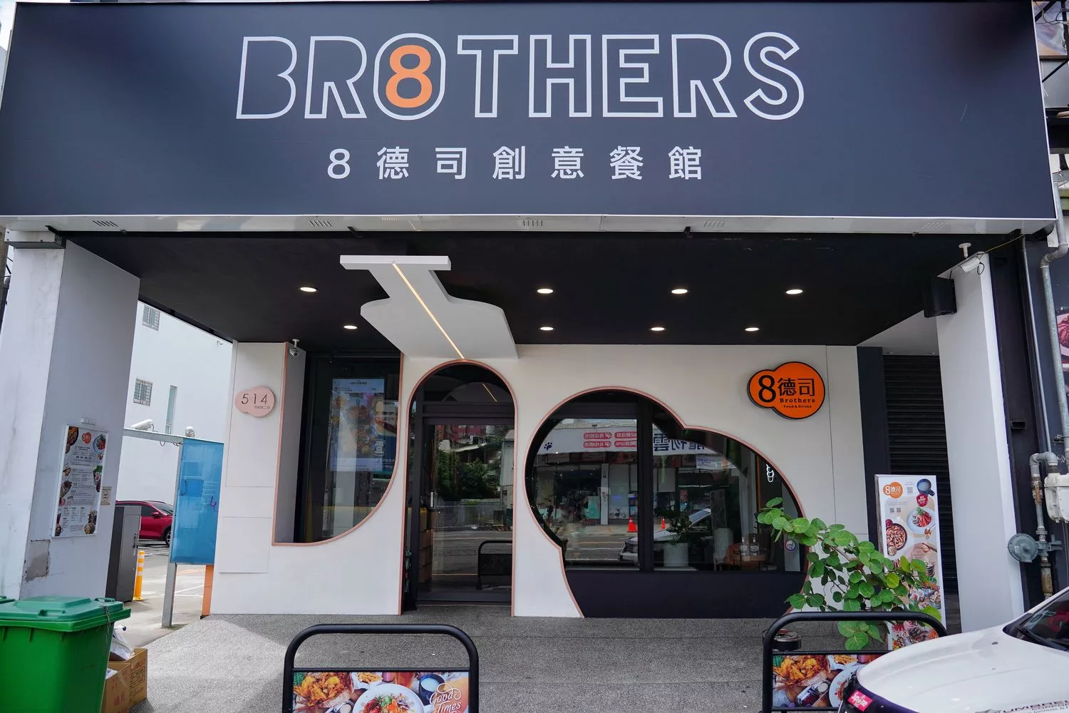 【台中海鮮塔推薦】8德司創意餐館逢甲店，超澎湃101海鮮塔，還有麻辣鍋、義大利麵跟調酒嗨翻全場! @混血珊莎的奇幻旅程
