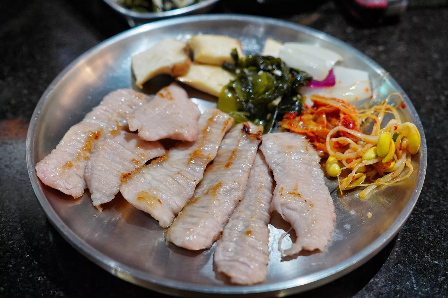 【花蓮韓式料理】花蓮延壽亭，主打低溫熟成肉品，還有小菜飲品哈根達斯吃到飽! @混血珊莎的奇幻旅程