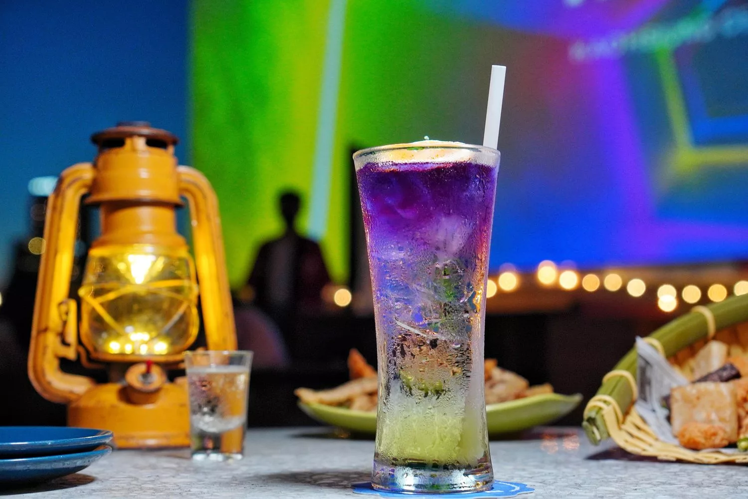 【高雄露天酒吧】高雄英迪格酒店酒吧Pier No.1 ，盡享港都夜生活的浪漫! @混血珊莎的奇幻旅程
