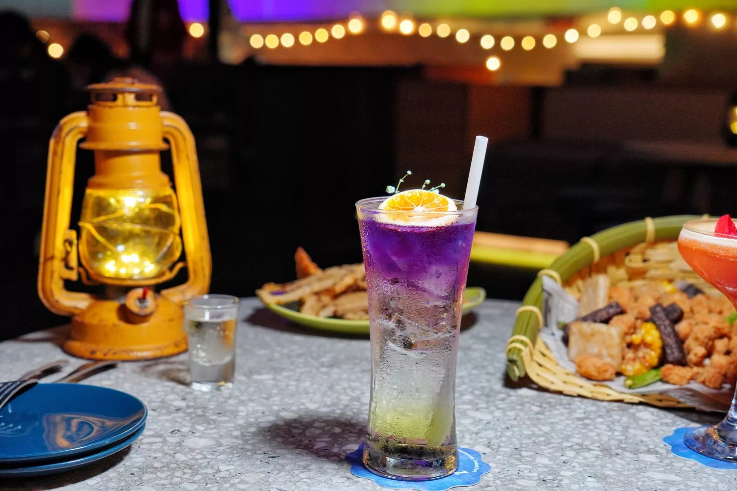【高雄露天酒吧】高雄英迪格酒店酒吧Pier No.1 ，盡享港都夜生活的浪漫! @混血珊莎的奇幻旅程