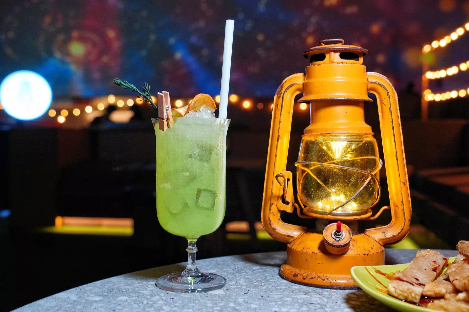 【高雄露天酒吧】高雄英迪格酒店酒吧Pier No.1 ，盡享港都夜生活的浪漫! @混血珊莎的奇幻旅程