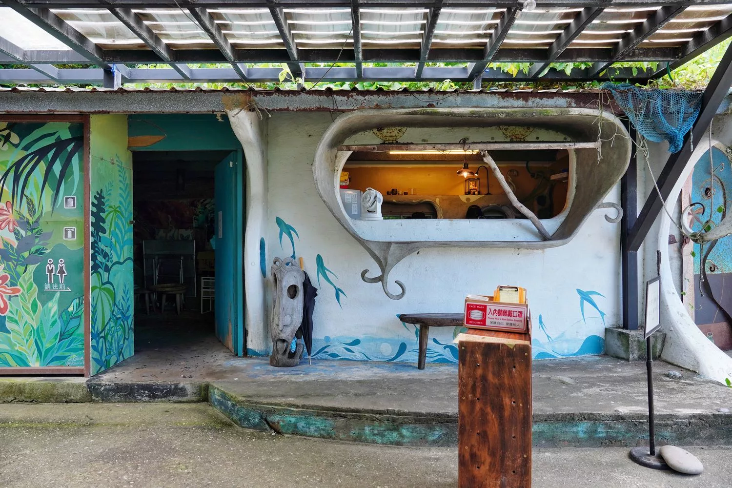 【豐濱海邊】項鍊海岸工作室，夢幻月牙鞦韆，深藍温柔的午茶時光! @混血珊莎的奇幻旅程