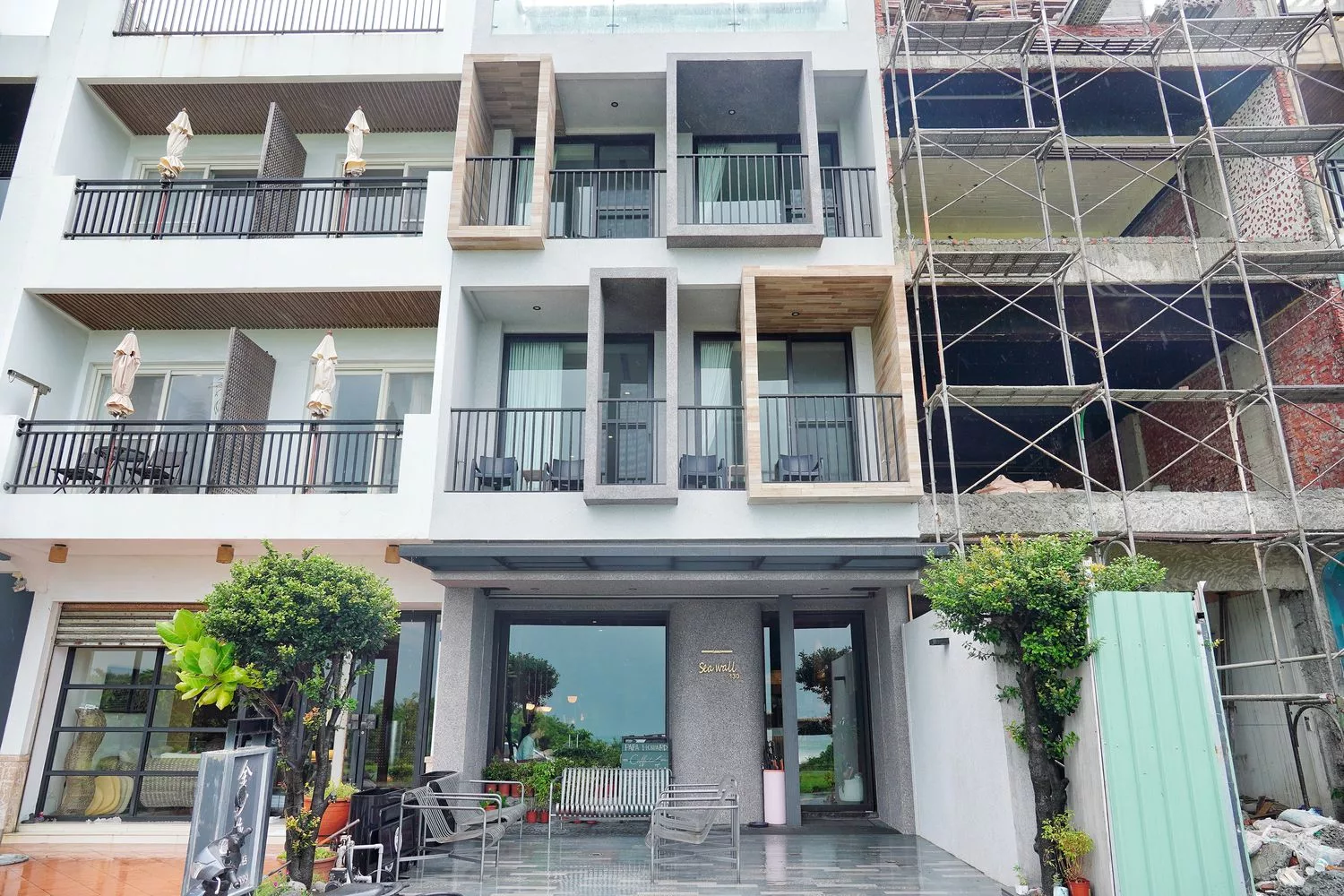 【屏東恆春住宿】墾丁海堤130海景別墅，超大泳池網美漂浮早餐，夢幻海景跟絕美夕陽一次擁有! @混血珊莎的奇幻旅程