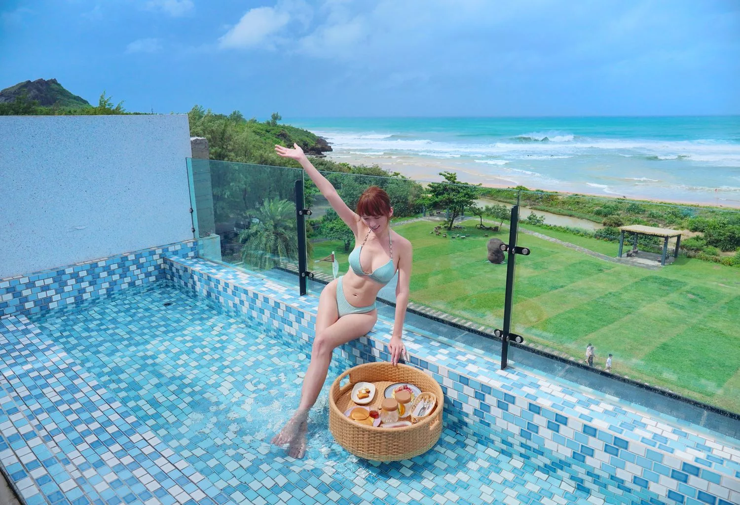 【屏東恆春住宿】墾丁海堤130海景別墅，超大泳池網美漂浮早餐，夢幻海景跟絕美夕陽一次擁有! @混血珊莎的奇幻旅程