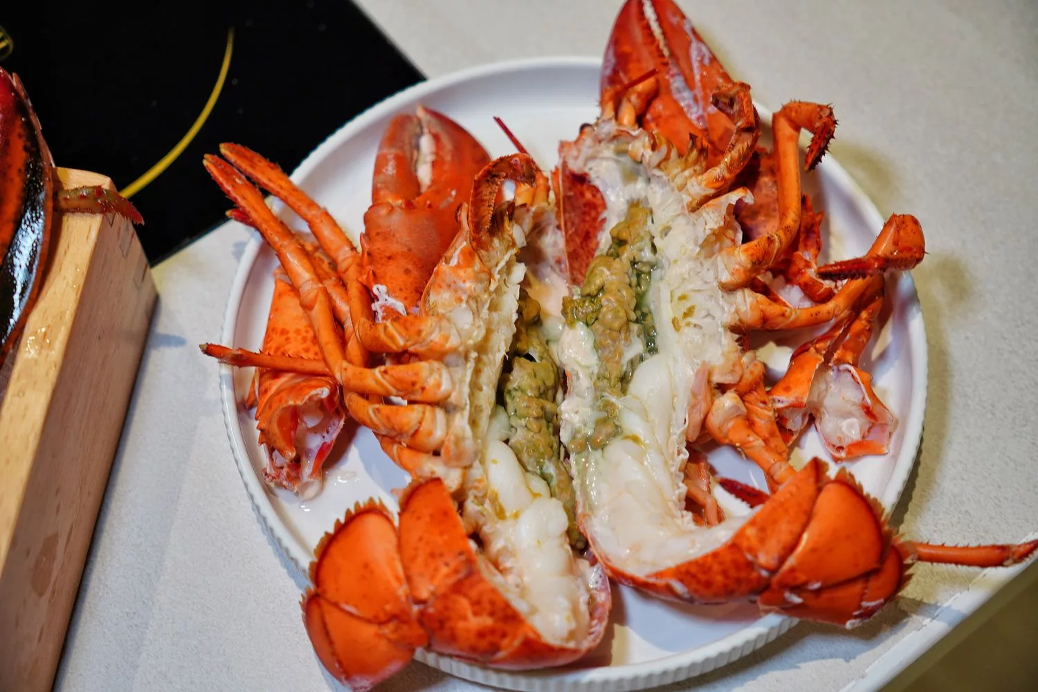 【汕頭火鍋】深紅汕頭鍋物SOGO敦化店，活體龍蝦現流海鮮霸氣上桌! @混血珊莎的奇幻旅程