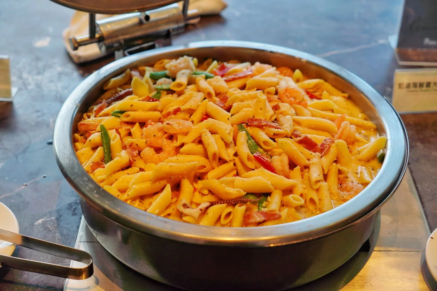 【花蓮飯店吃到飽】花蓮美侖大飯店綠苑西餐廳，爽吃牛排海鮮 3.5 小時，每人只要 800 元! @混血珊莎的奇幻旅程