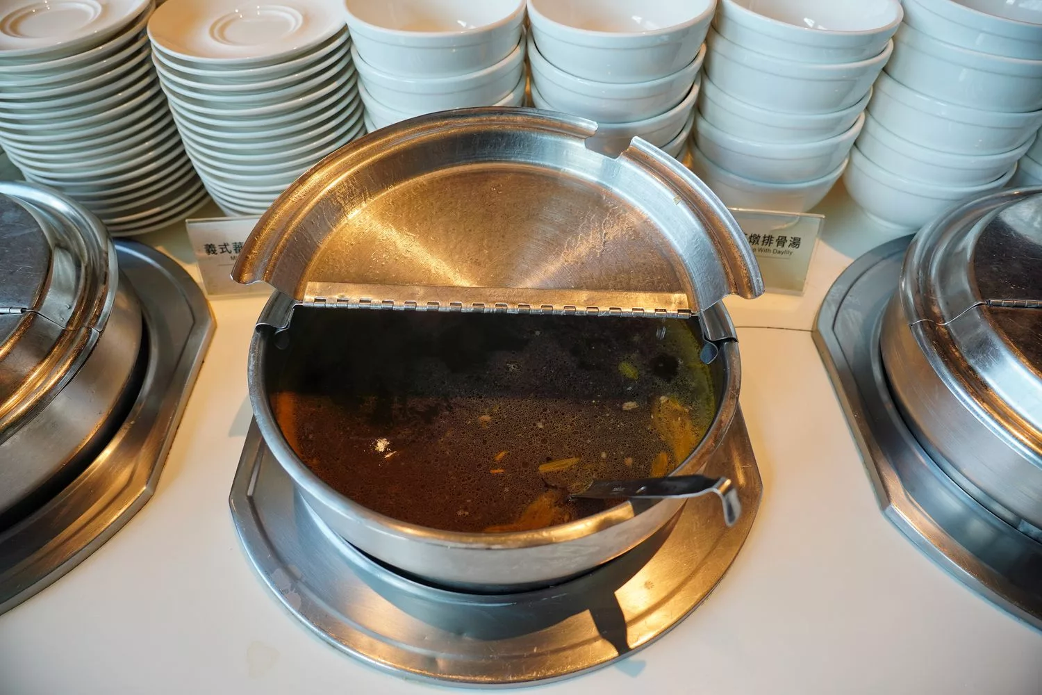 【花蓮飯店吃到飽】花蓮美侖大飯店綠苑西餐廳，爽吃牛排海鮮 3.5 小時，每人只要 800 元! @混血珊莎的奇幻旅程