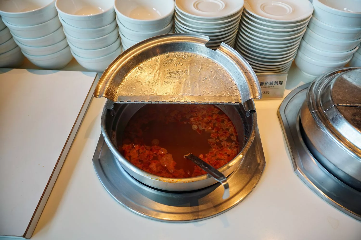 【花蓮飯店吃到飽】花蓮美侖大飯店綠苑西餐廳，爽吃牛排海鮮 3.5 小時，每人只要 800 元! @混血珊莎的奇幻旅程