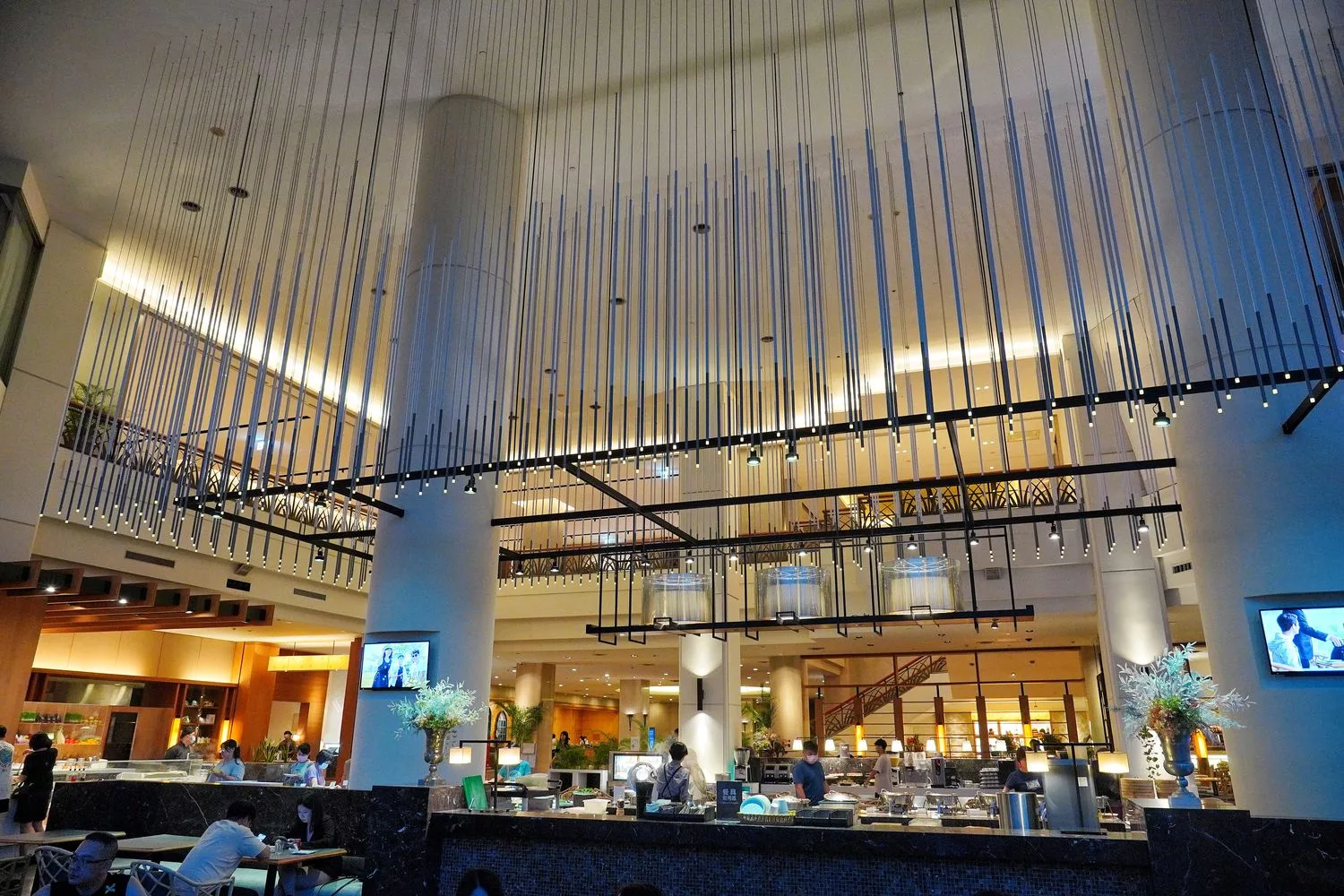 【花蓮飯店吃到飽】花蓮美侖大飯店綠苑西餐廳，爽吃牛排海鮮 3.5 小時，每人只要 800 元! @混血珊莎的奇幻旅程