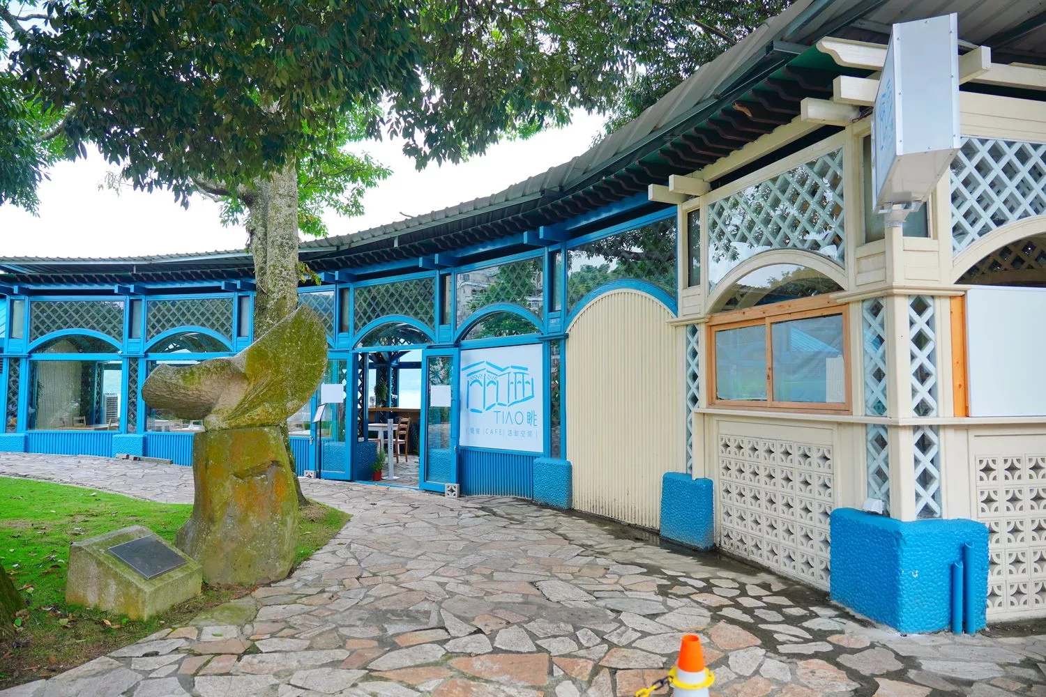 【日月潭景觀咖啡廳】眺Tiao日月潭，新開幕水社碼頭咖啡廳，絕美湖景第一排! @混血珊莎的奇幻旅程