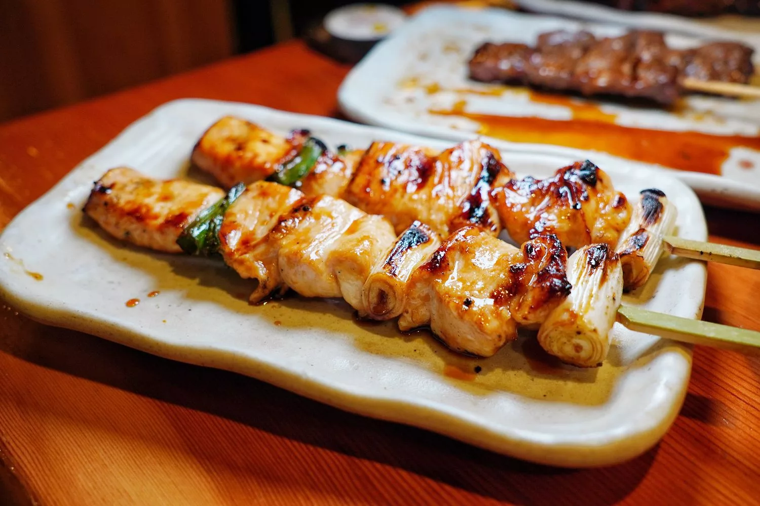 【京都居酒屋推薦】鳥貴族 京都七条店，日本人氣居酒屋，美味平價串燒附中文菜單! @混血珊莎的奇幻旅程