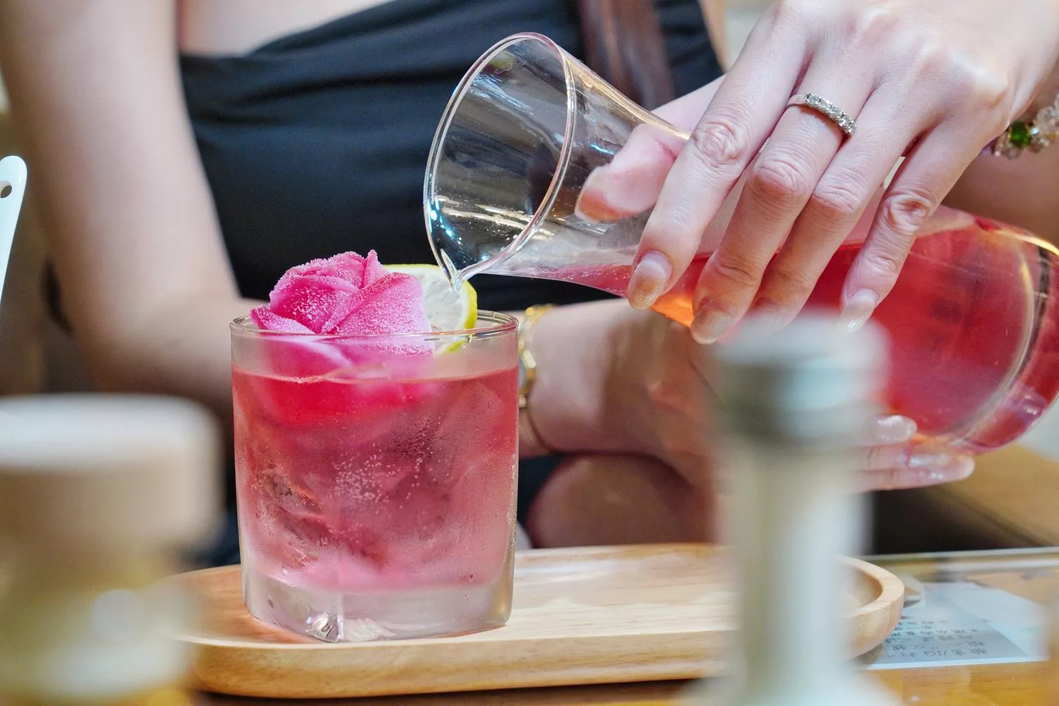 【岡山蛋糕】WOW的店,必吃招牌法式緞帶可頌,法國藍帶手工甜點跟飲品樣樣驚豔! @混血珊莎的奇幻旅程 【岡山蛋糕】WOW的店,必吃招牌法式緞帶可頌,法國藍帶手工甜點跟飲品樣樣驚豔! @混血珊莎的奇幻旅程