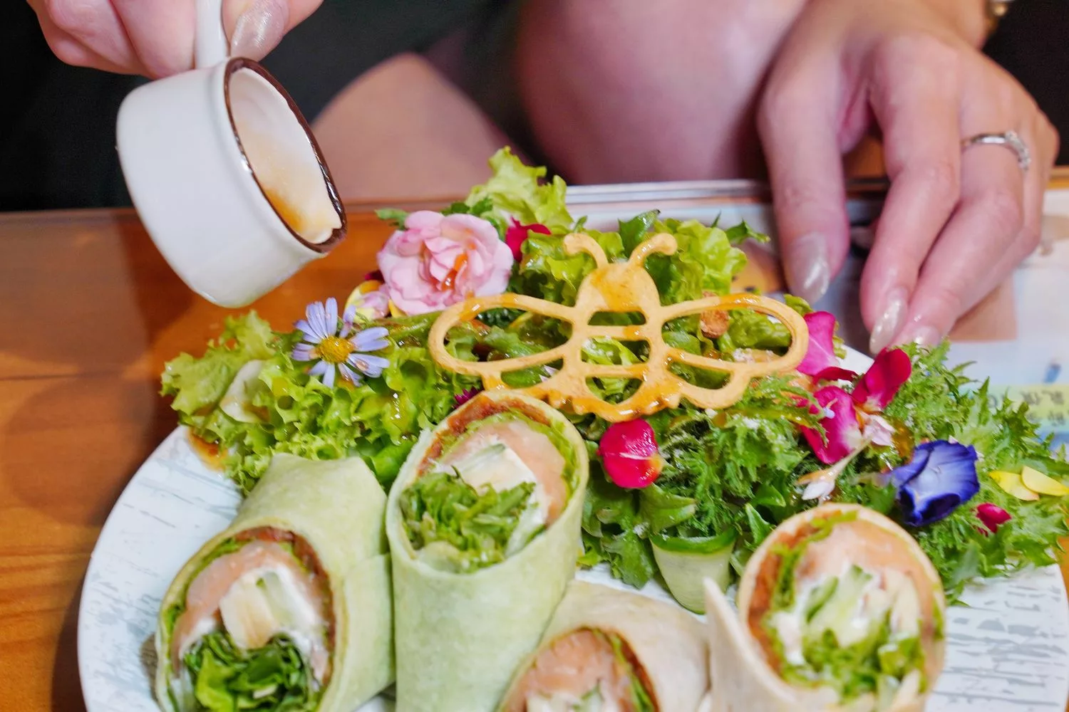 【岡山蛋糕】WOW的店,必吃招牌法式緞帶可頌,法國藍帶手工甜點跟飲品樣樣驚豔! @混血珊莎的奇幻旅程 【岡山蛋糕】WOW的店,必吃招牌法式緞帶可頌,法國藍帶手工甜點跟飲品樣樣驚豔! @混血珊莎的奇幻旅程