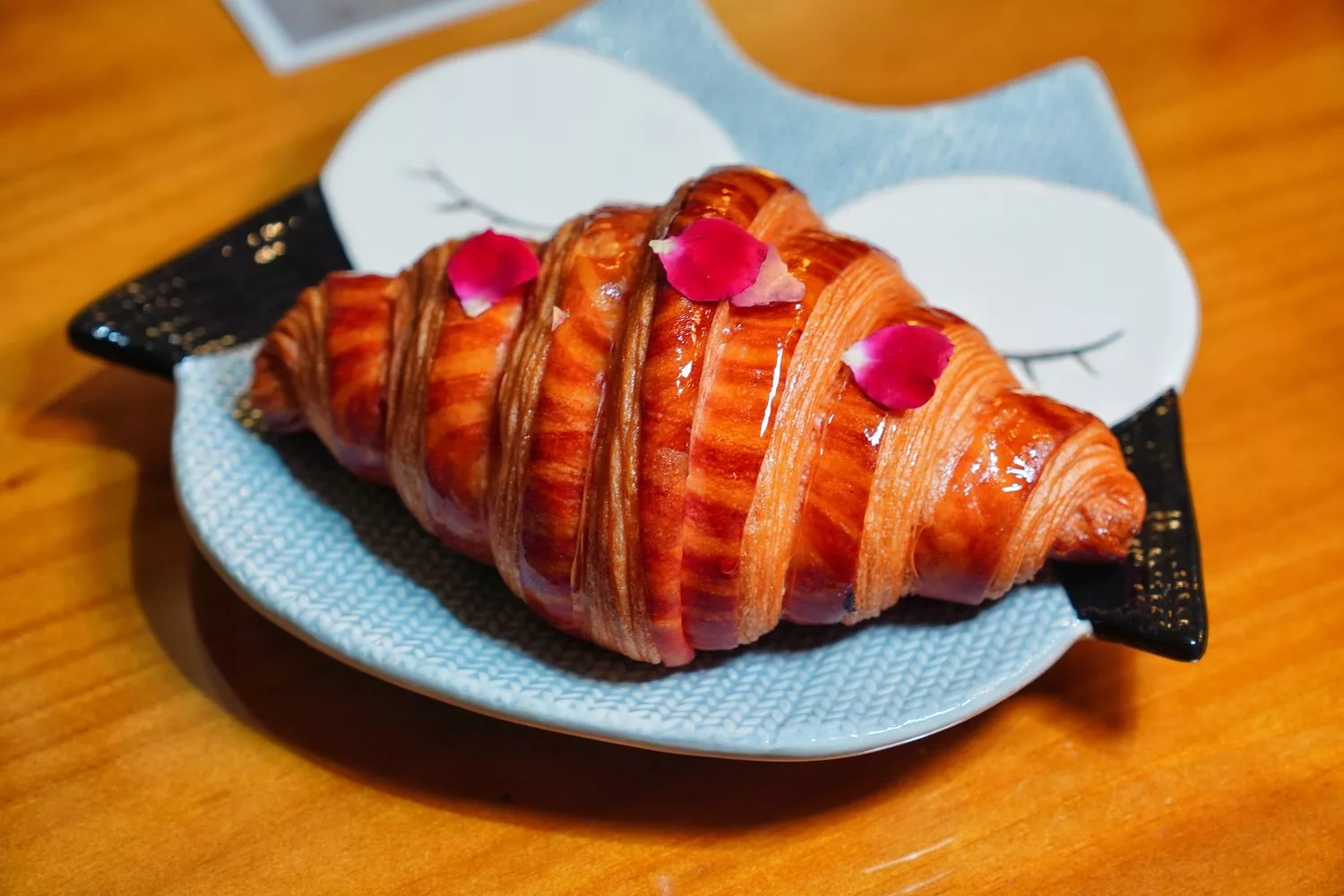 【岡山蛋糕】WOW的店,必吃招牌法式緞帶可頌,法國藍帶手工甜點跟飲品樣樣驚豔! @混血珊莎的奇幻旅程 【岡山蛋糕】WOW的店,必吃招牌法式緞帶可頌,法國藍帶手工甜點跟飲品樣樣驚豔! @混血珊莎的奇幻旅程