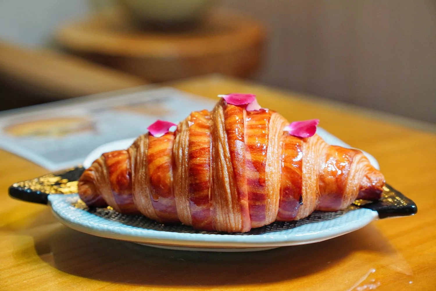 【岡山蛋糕】WOW的店,必吃招牌法式緞帶可頌,法國藍帶手工甜點跟飲品樣樣驚豔! @混血珊莎的奇幻旅程 【岡山蛋糕】WOW的店,必吃招牌法式緞帶可頌,法國藍帶手工甜點跟飲品樣樣驚豔! @混血珊莎的奇幻旅程