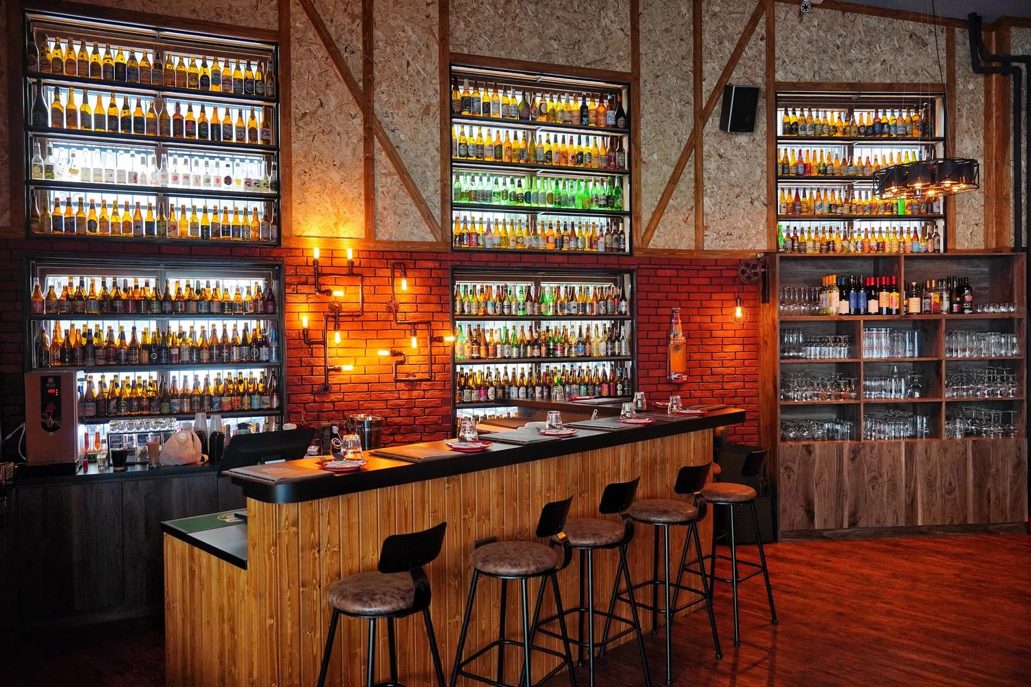 【ABV地中海餐酒館台中概念店】台中西區餐酒館，不限時品味地中海料理，700款精釀啤酒走廊全台最大! @混血珊莎的奇幻旅程
