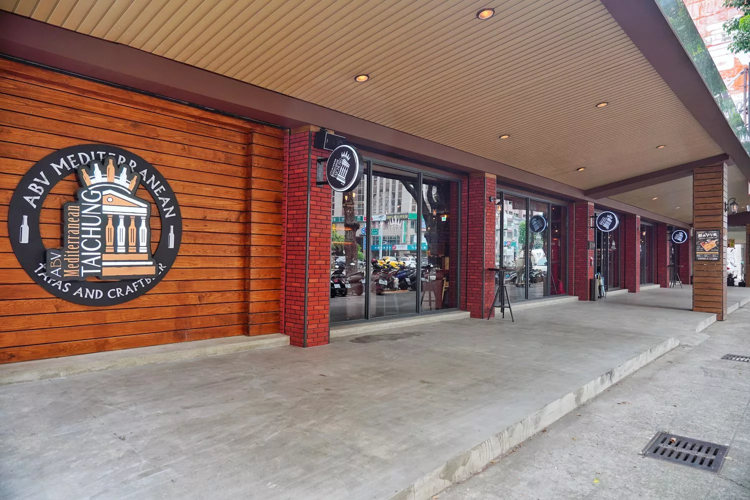 【ABV地中海餐酒館台中概念店】台中西區餐酒館，不限時品味地中海料理，700款精釀啤酒走廊全台最大! @混血珊莎的奇幻旅程
