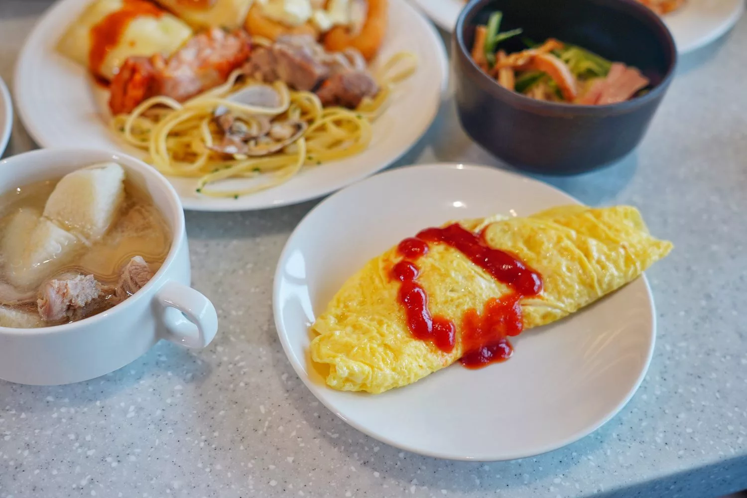 【墾丁凱撒早餐】現燙牛肉湯/現做歐姆蛋鬆餅，中西式餐點豐富又好吃! @混血珊莎的奇幻旅程
