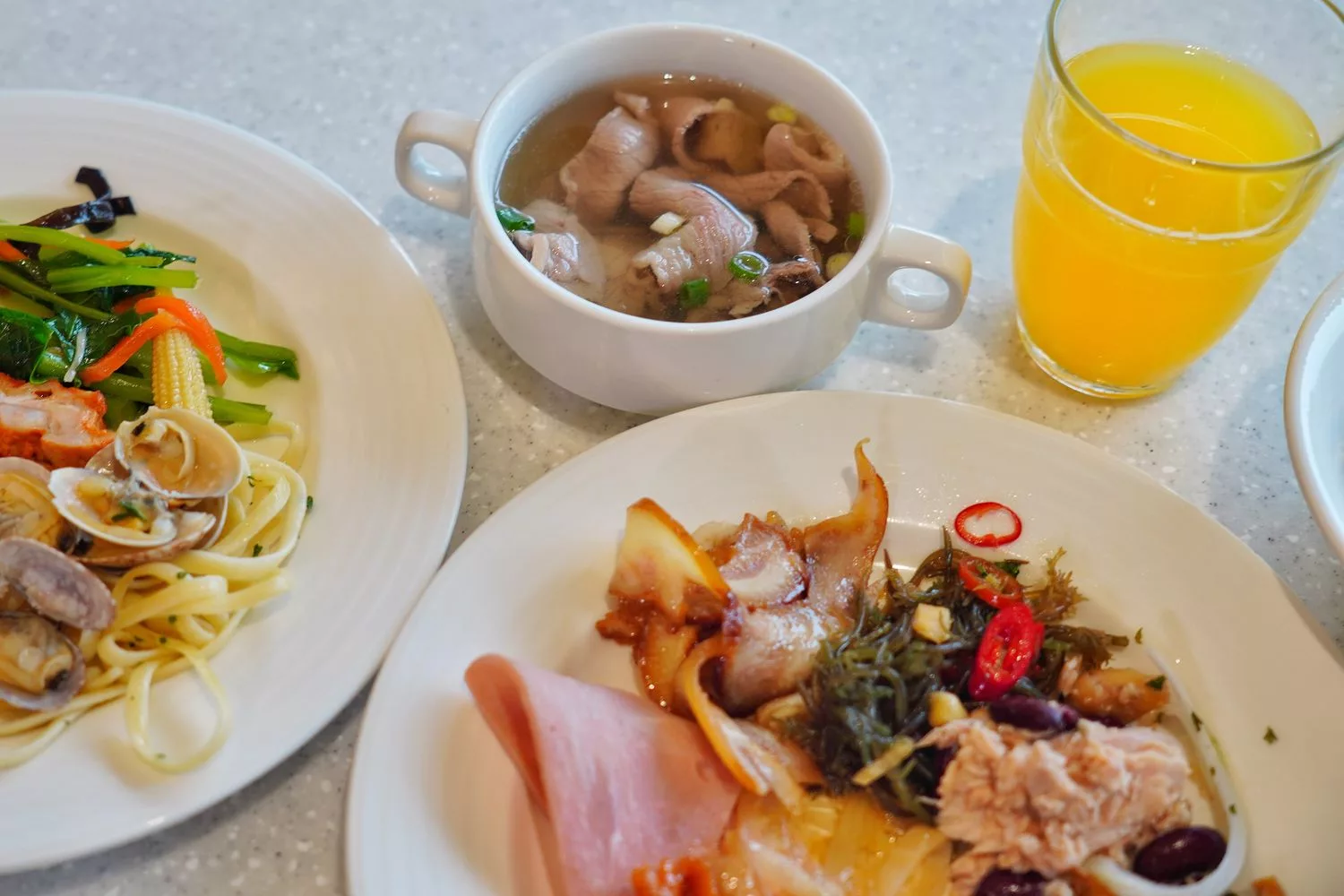 【墾丁凱撒早餐】現燙牛肉湯/現做歐姆蛋鬆餅，中西式餐點豐富又好吃! @混血珊莎的奇幻旅程