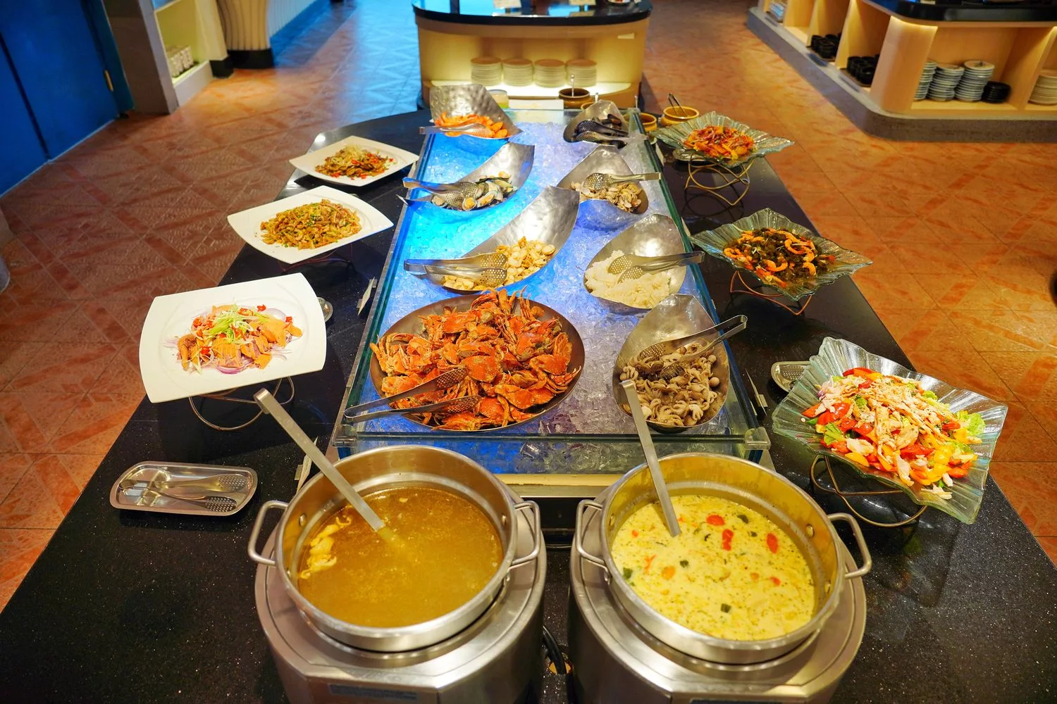 【墾丁凱撒自助餐】墾丁凱撒晚餐，屏東海鮮多國料理，海洋風餐廳賞絕美海景! @混血珊莎的奇幻旅程